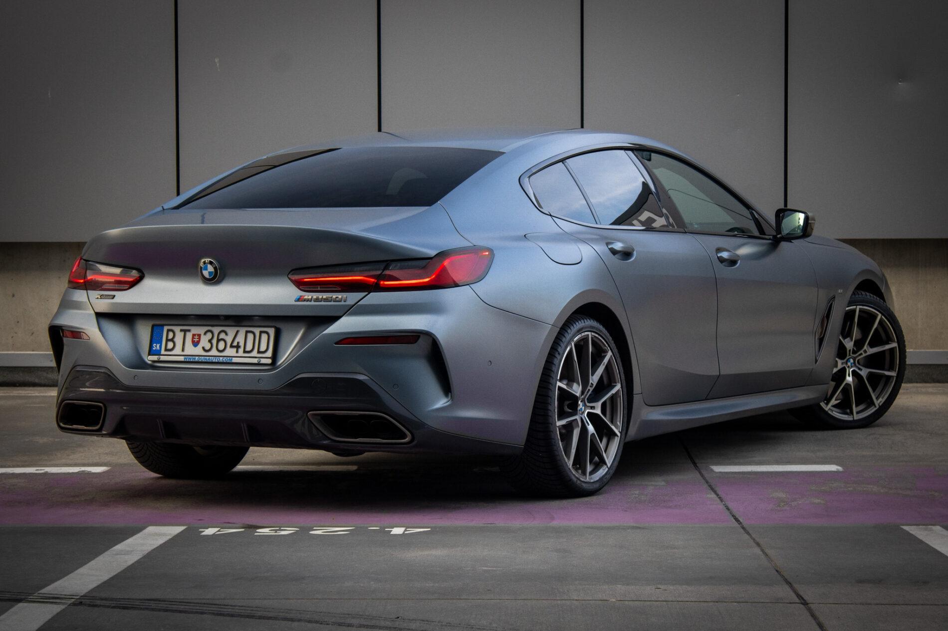 2021 BMW M850i, šedá kupé, 213 085 km