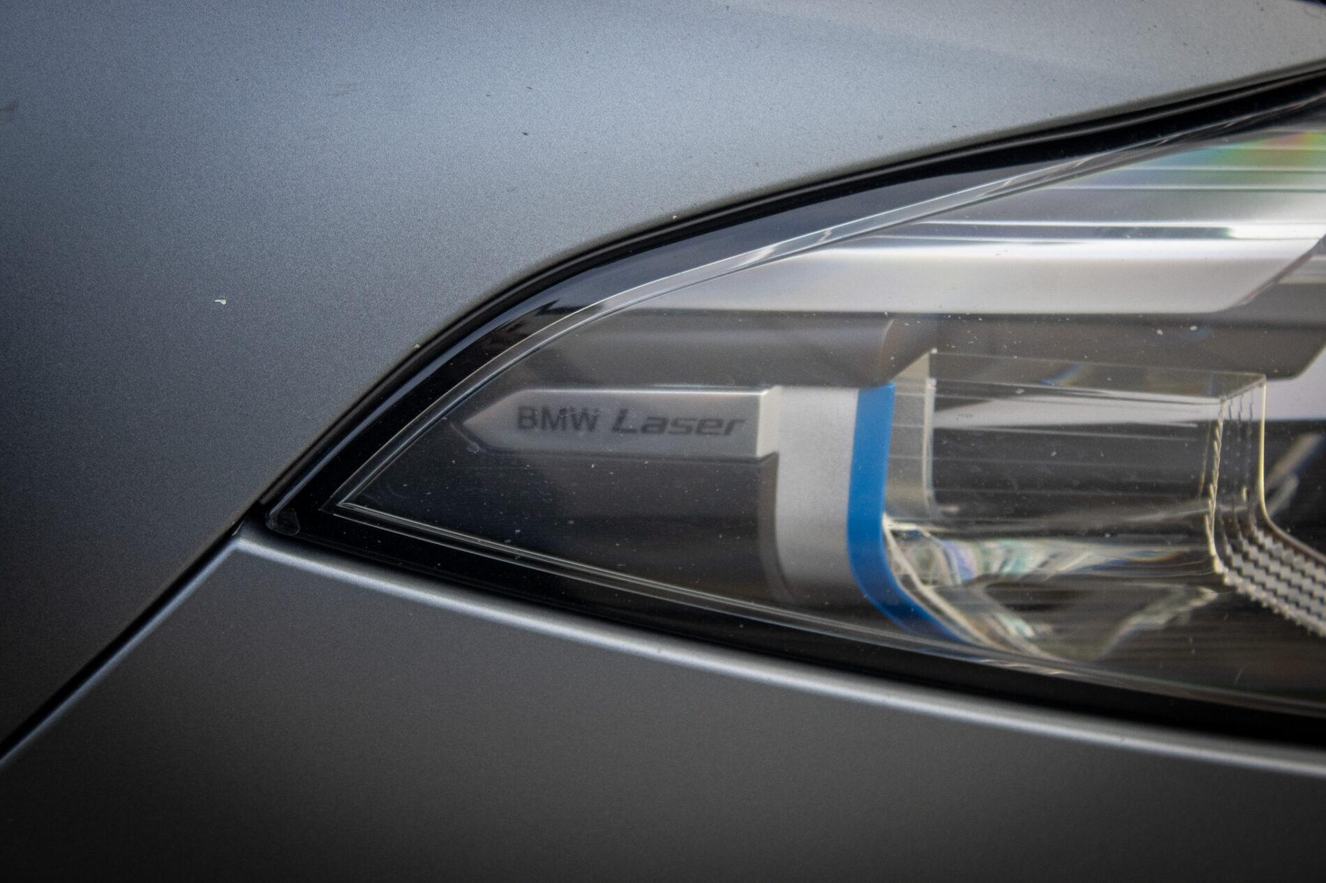2021 BMW M850i, šedá kupé, 213 085 km