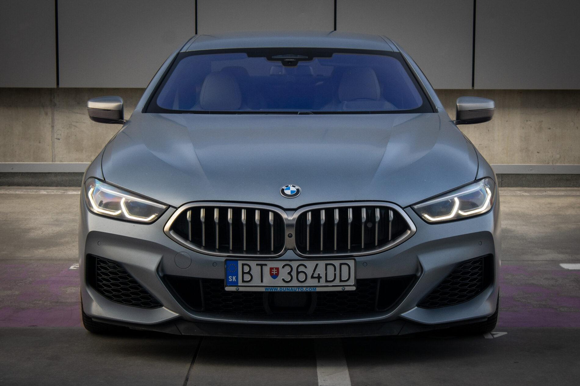 2021 BMW M850i, šedá kupé, 213 085 km