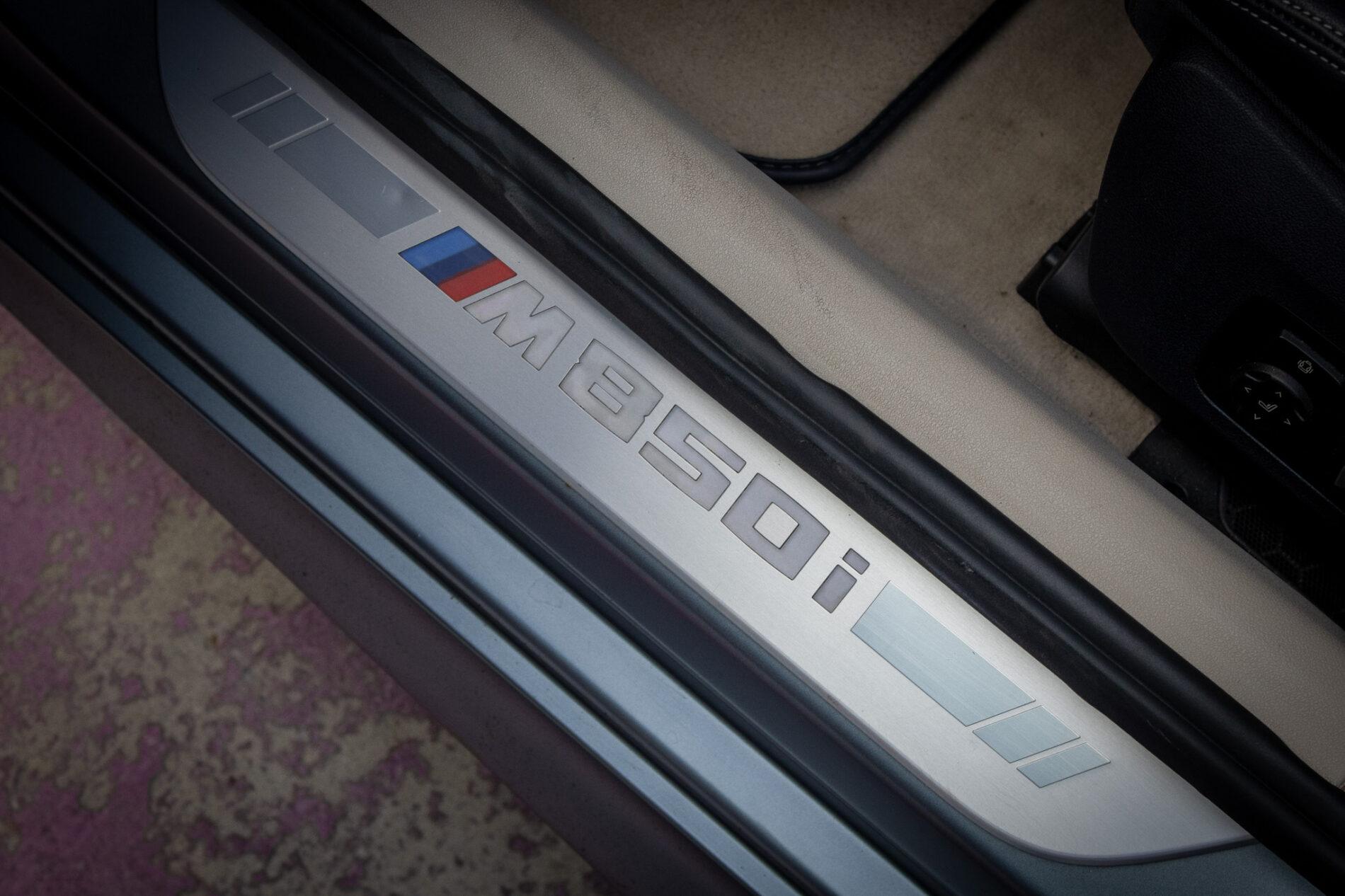 2021 BMW M850i, šedá kupé, 213 085 km