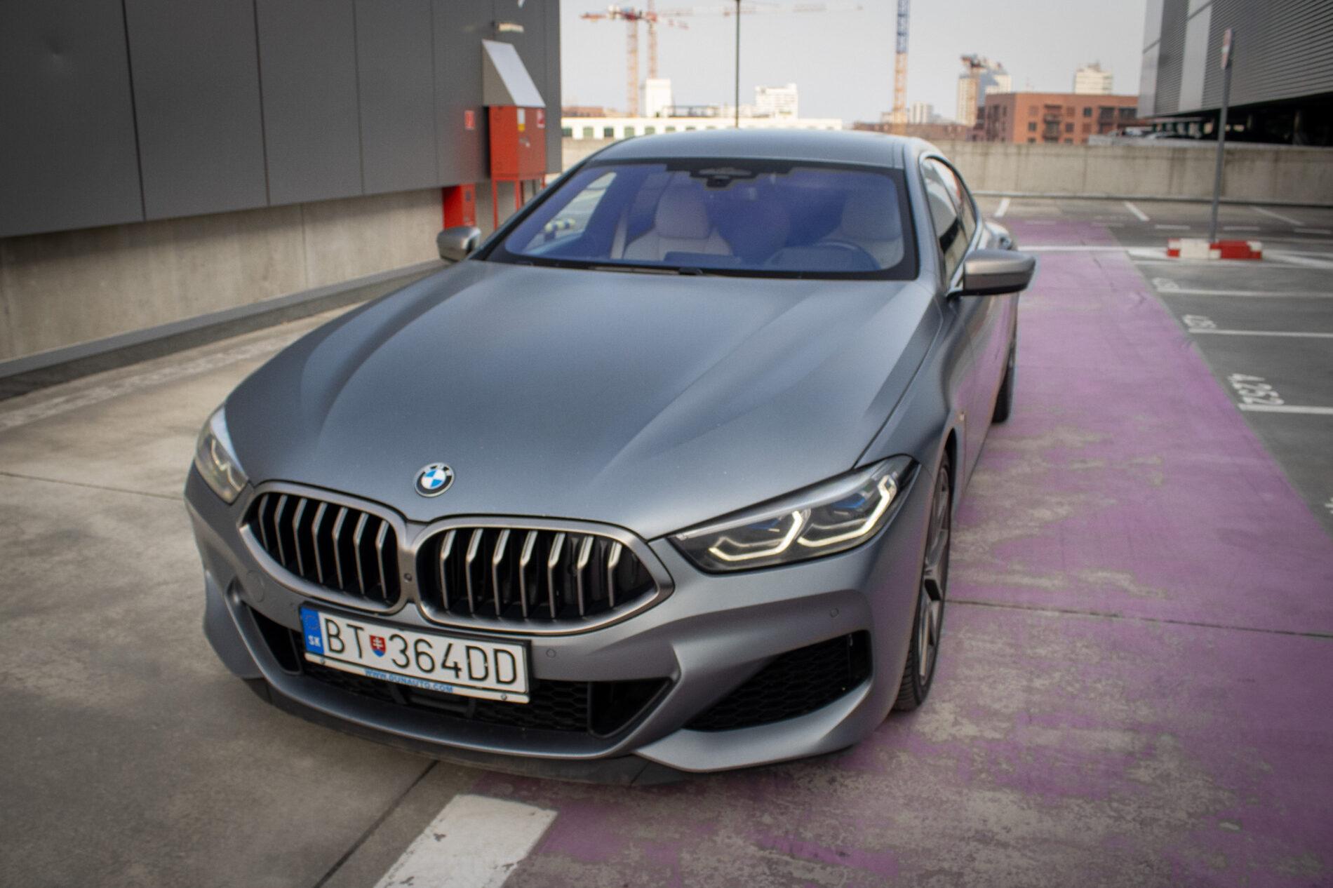 2021 BMW M850i, šedá kupé, 213 085 km
