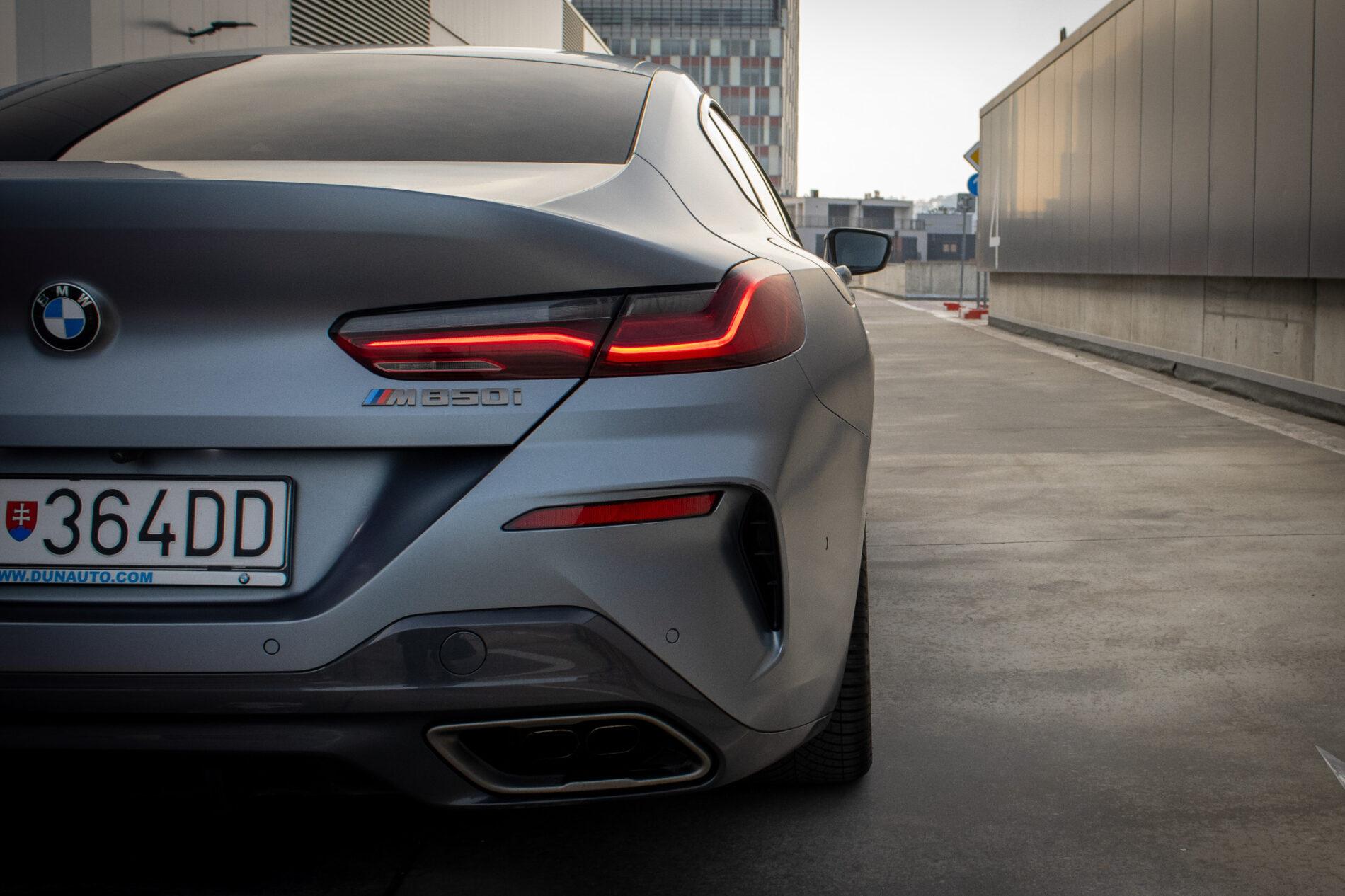 2021 BMW M850i, šedá kupé, 213 085 km