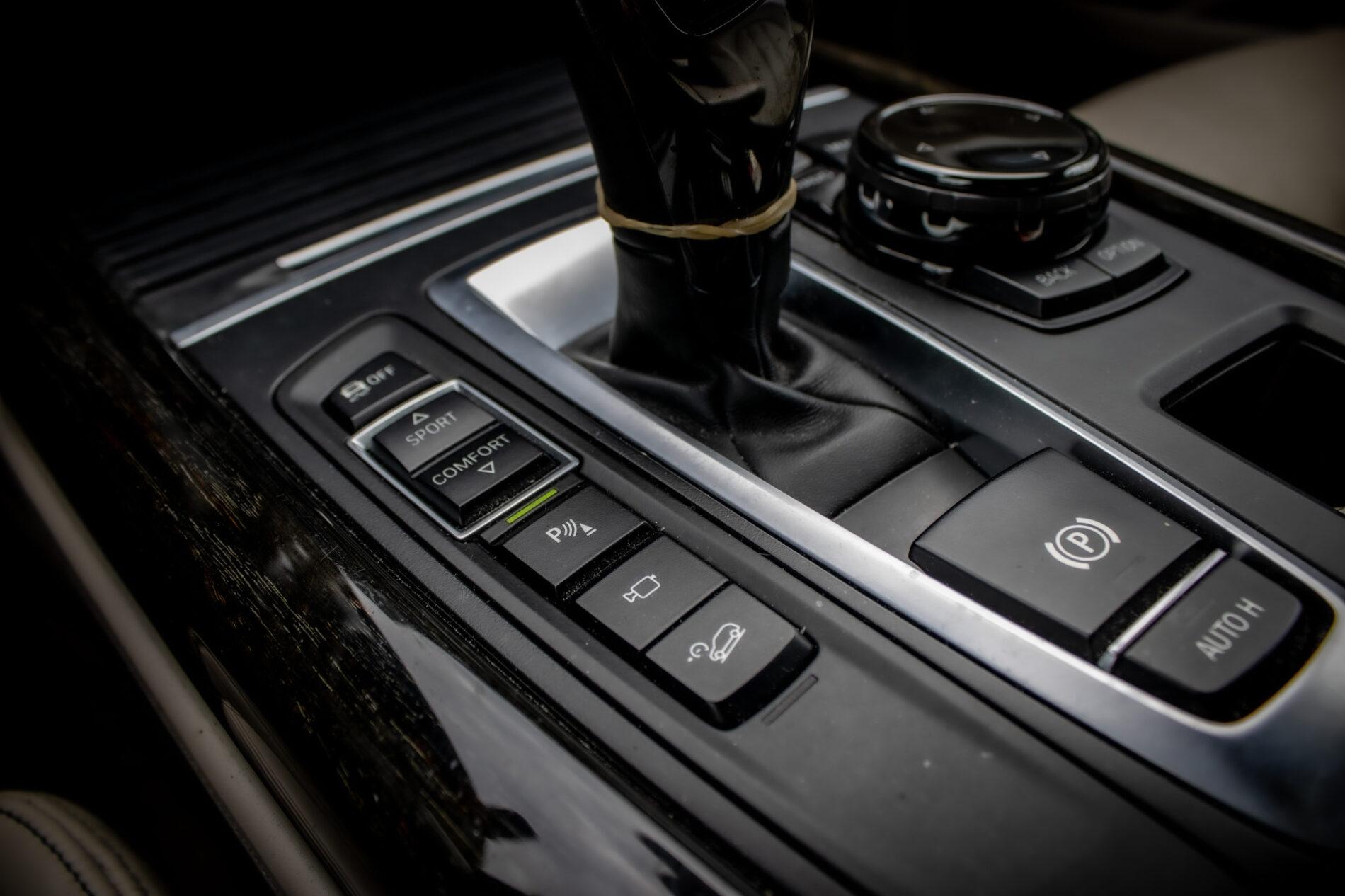 2014 BMW X5 M50d, černá suv, 255 839 km