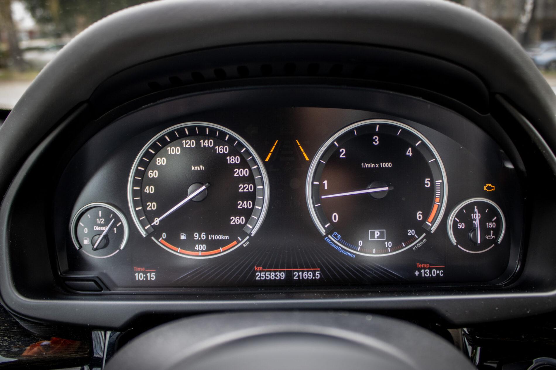 2014 BMW X5 M50d, černá suv, 255 839 km