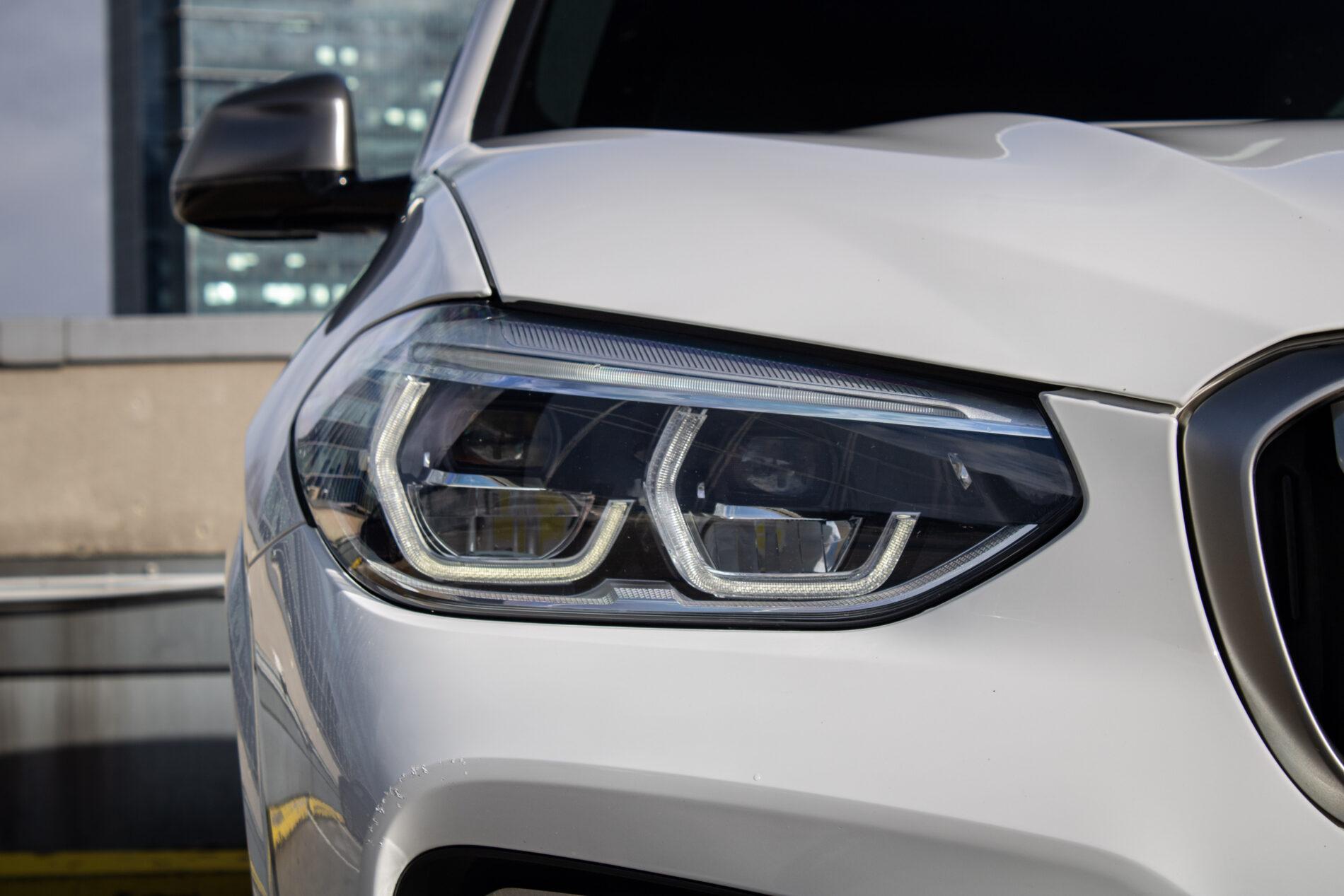 2019 BMW X3 M40i, bílá suv, 142 191 km