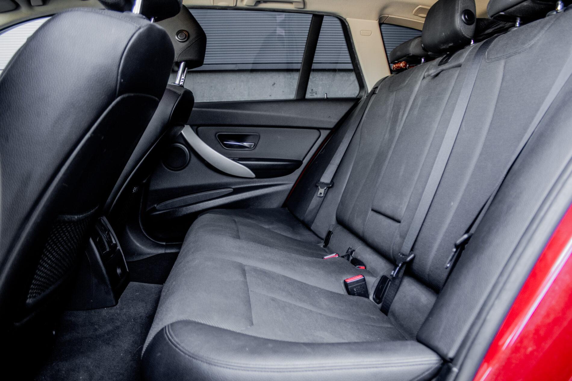 2016 BMW 320i, červená kombi, 285 295 km