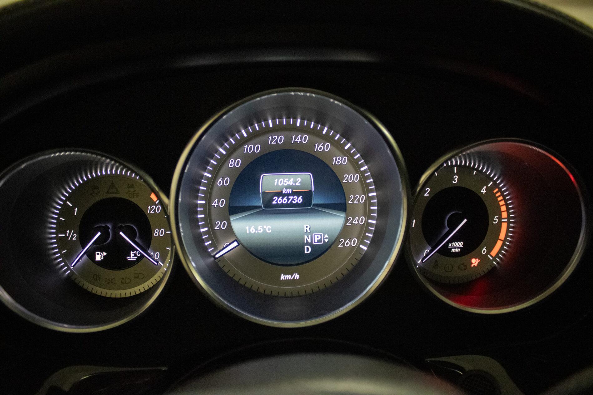 2014 Mercedes-Benz CLS 350 CDI, šedá kombi, 266 736 km