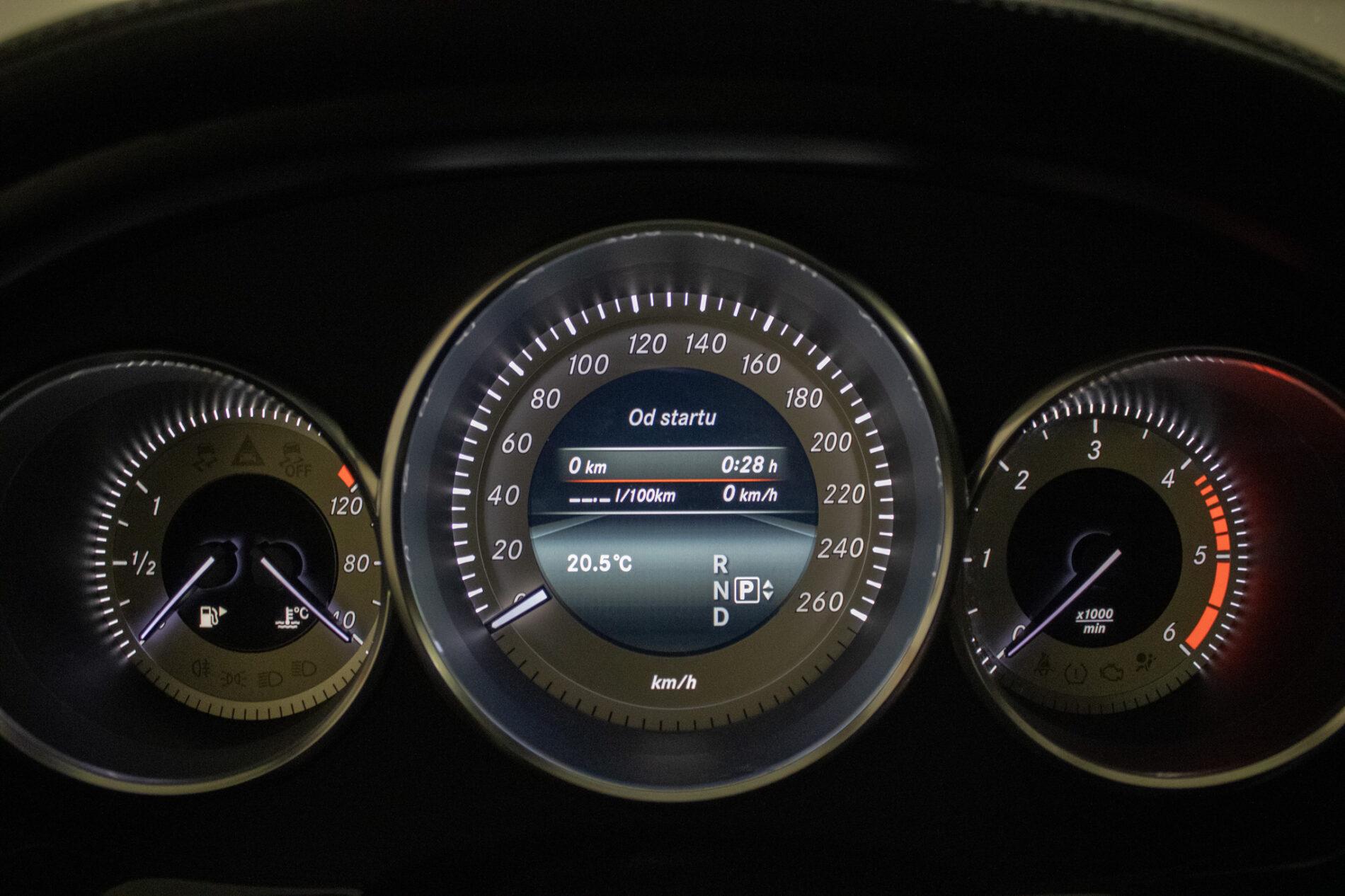 2014 Mercedes-Benz CLS 350 CDI, šedá kombi, 266 736 km