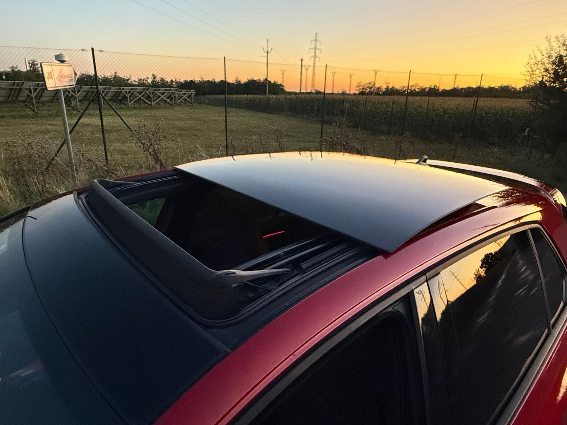 2021 Volkswagen Golf GTI Clubsport, červená hatchback, 50 000 km