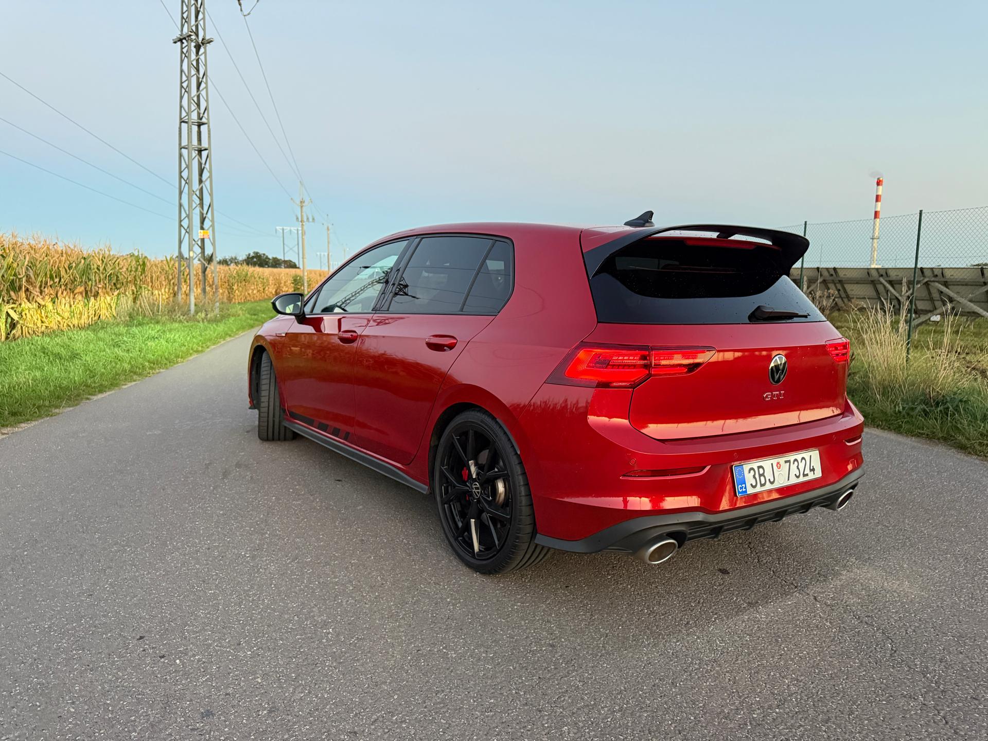 2021 Volkswagen Golf GTI Clubsport, červená hatchback, 50 000 km