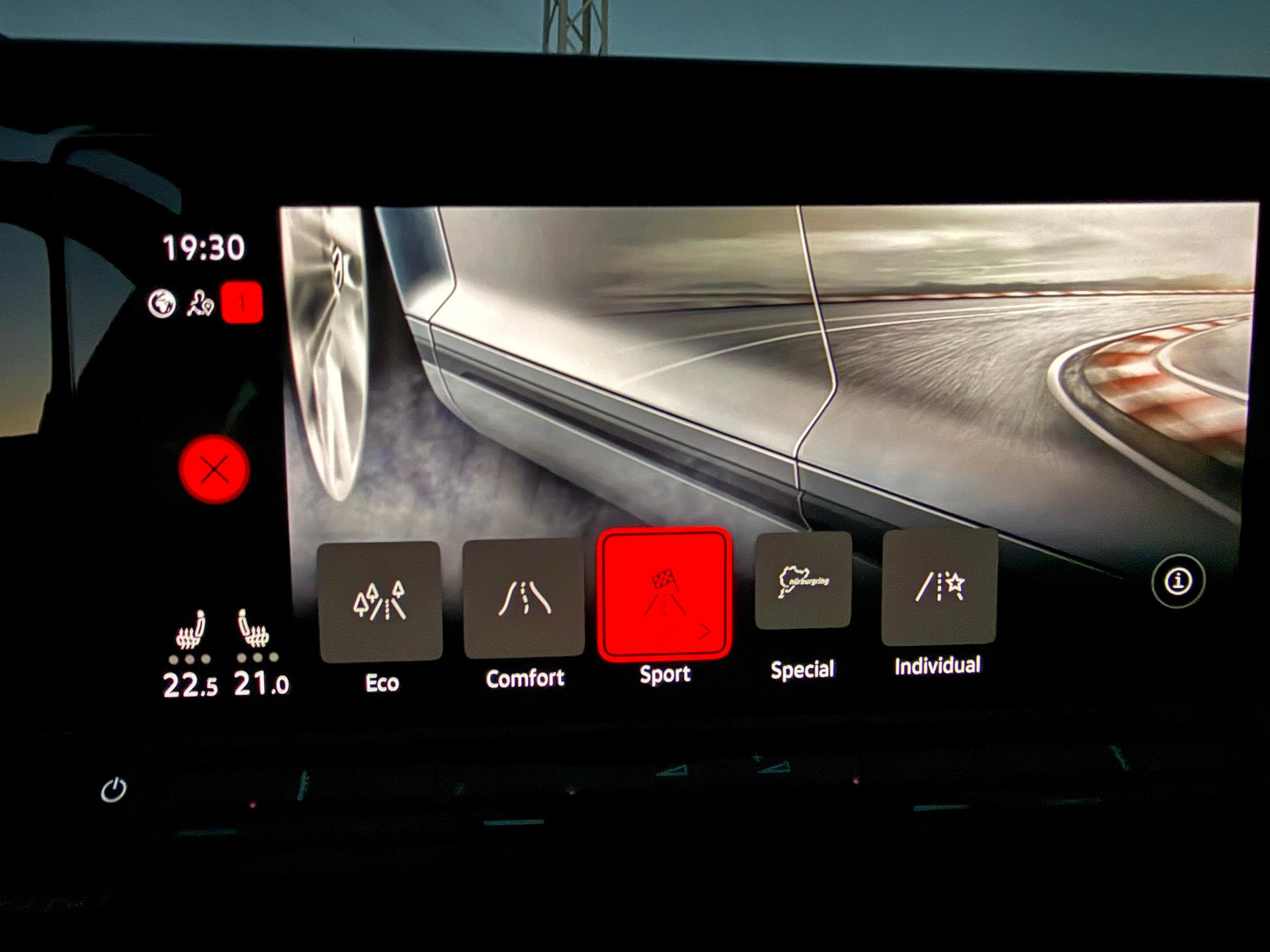 2021 Volkswagen Golf GTI Clubsport, červená hatchback, 50 000 km