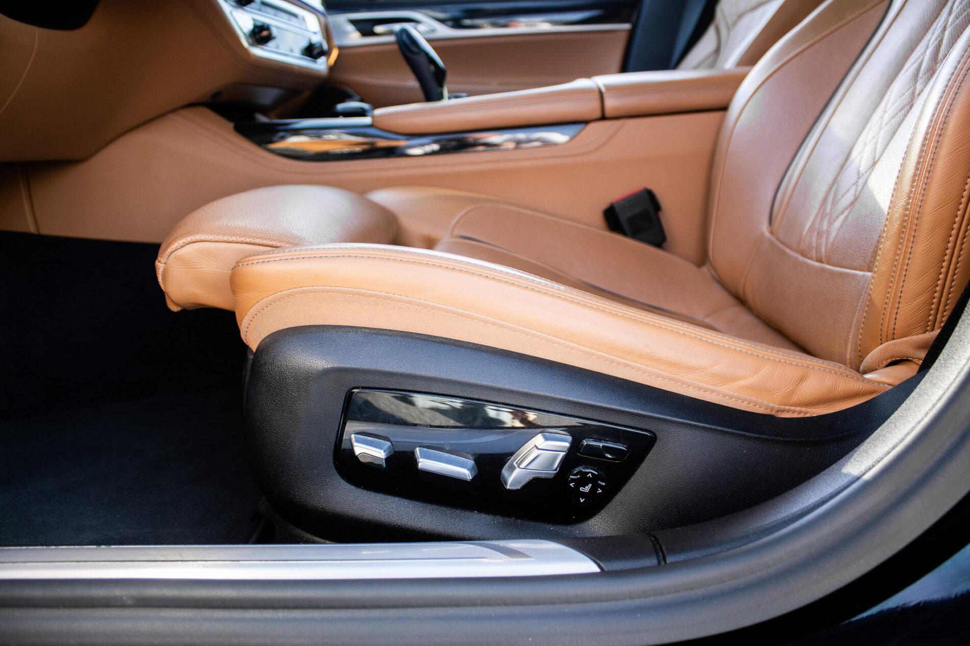 2017 BMW 750d, modrá sedan, 200 307 km
