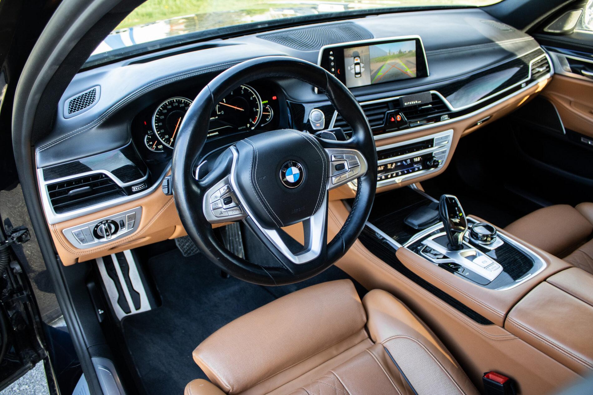 2017 BMW 750d, modrá sedan, 200 307 km