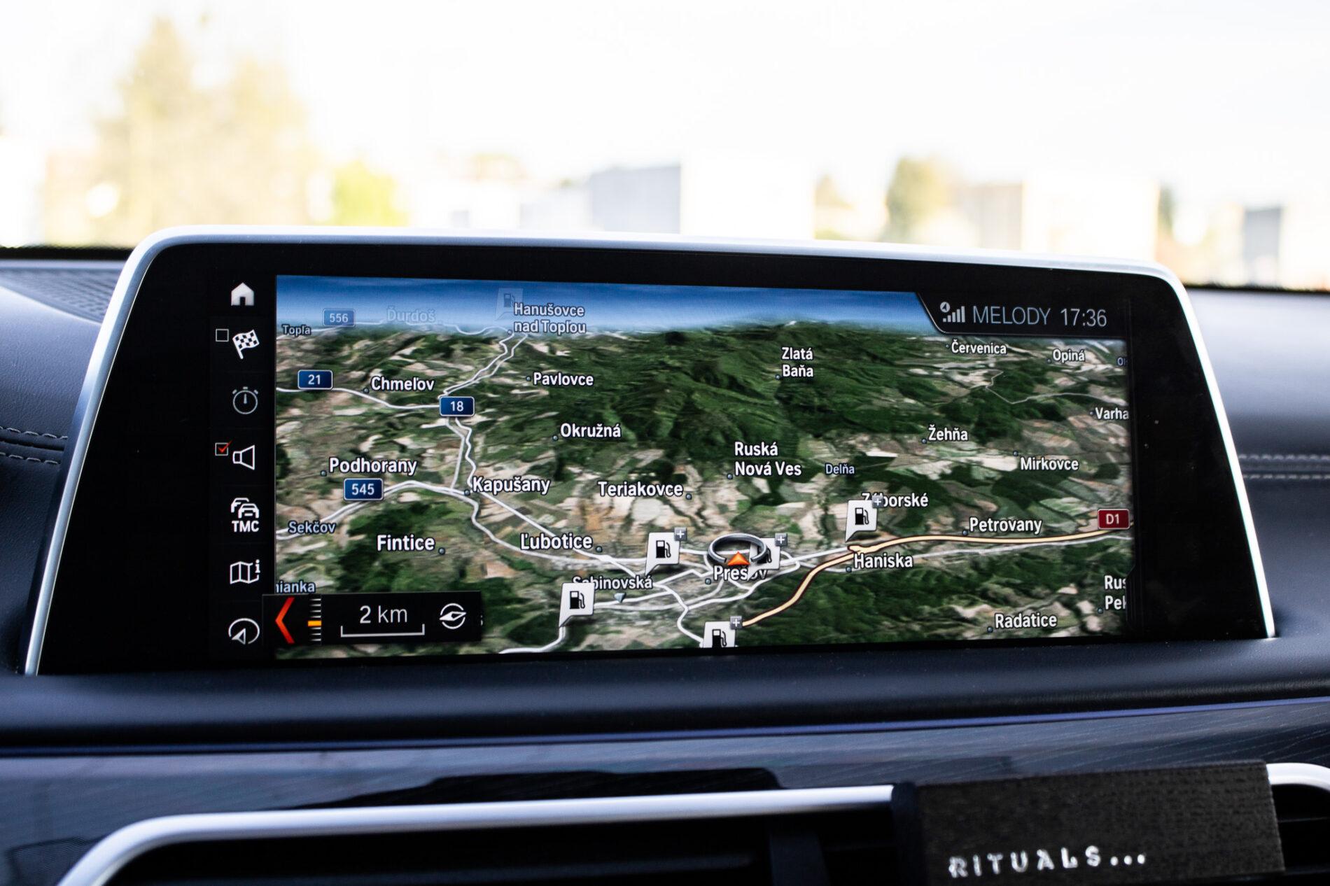 2017 BMW 750d, modrá sedan, 200 307 km