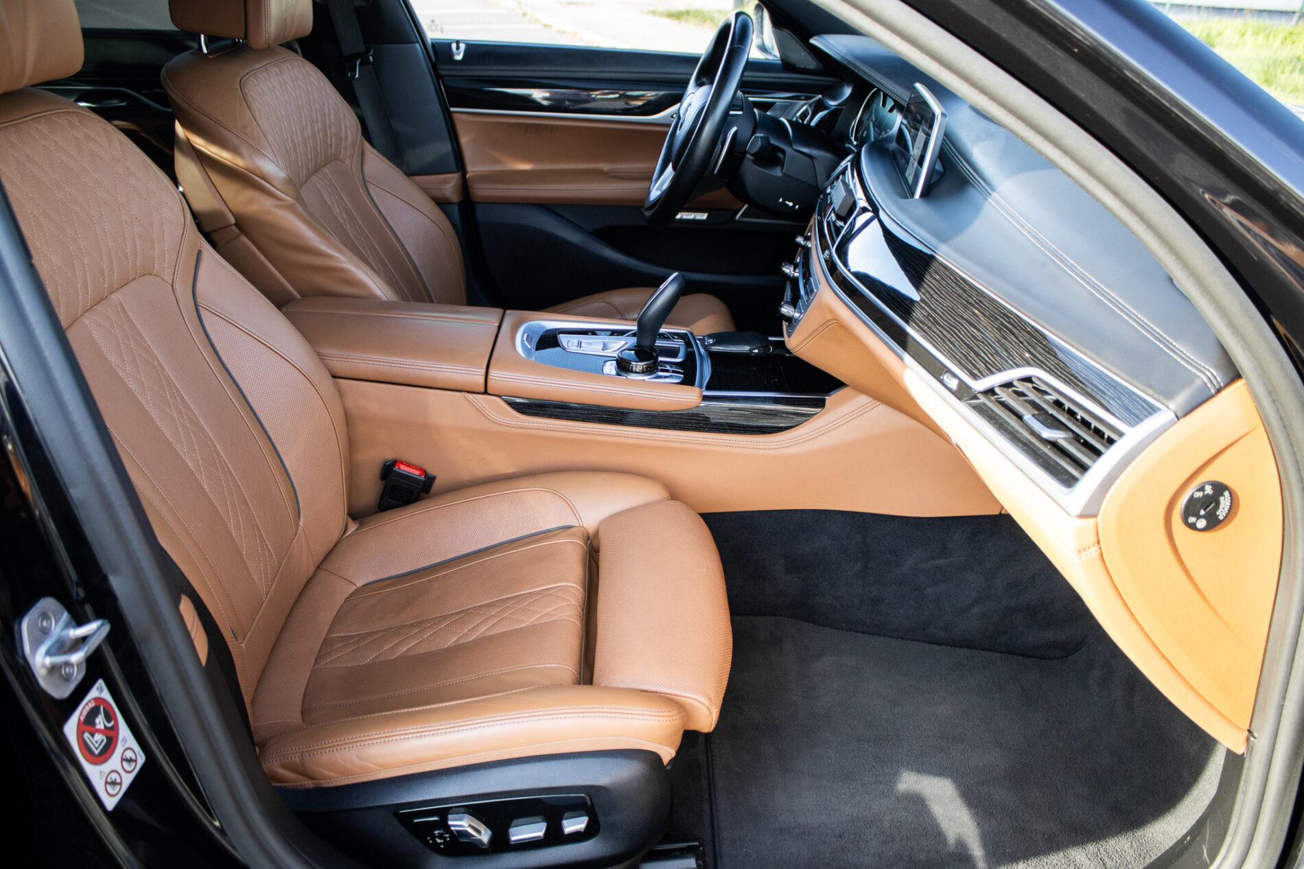2017 BMW 750d, modrá sedan, 200 307 km