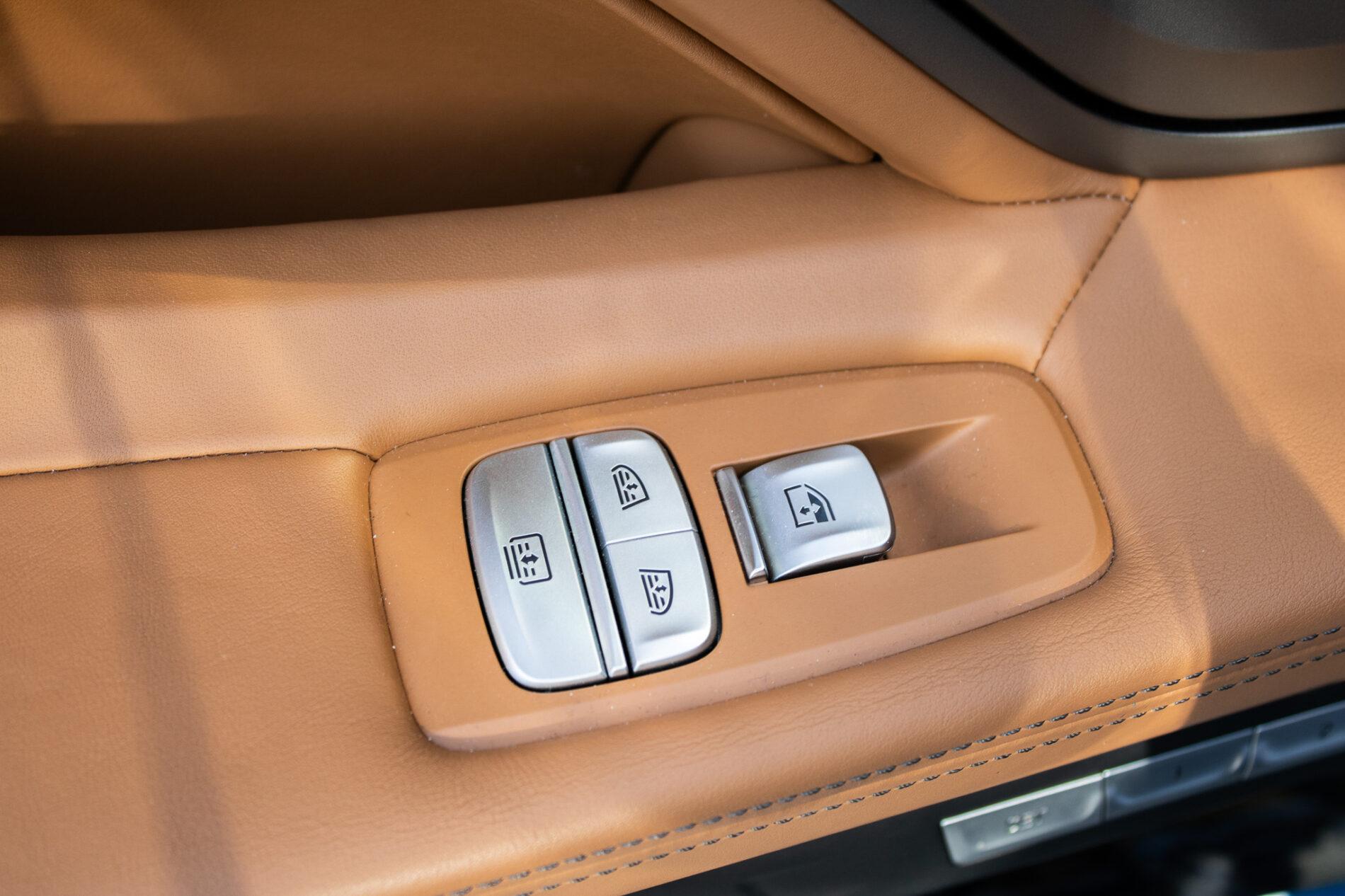 2017 BMW 750d, modrá sedan, 200 307 km