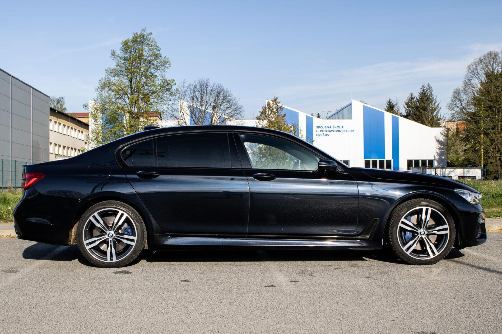 2017 BMW 750d, modrá sedan, 200 307 km