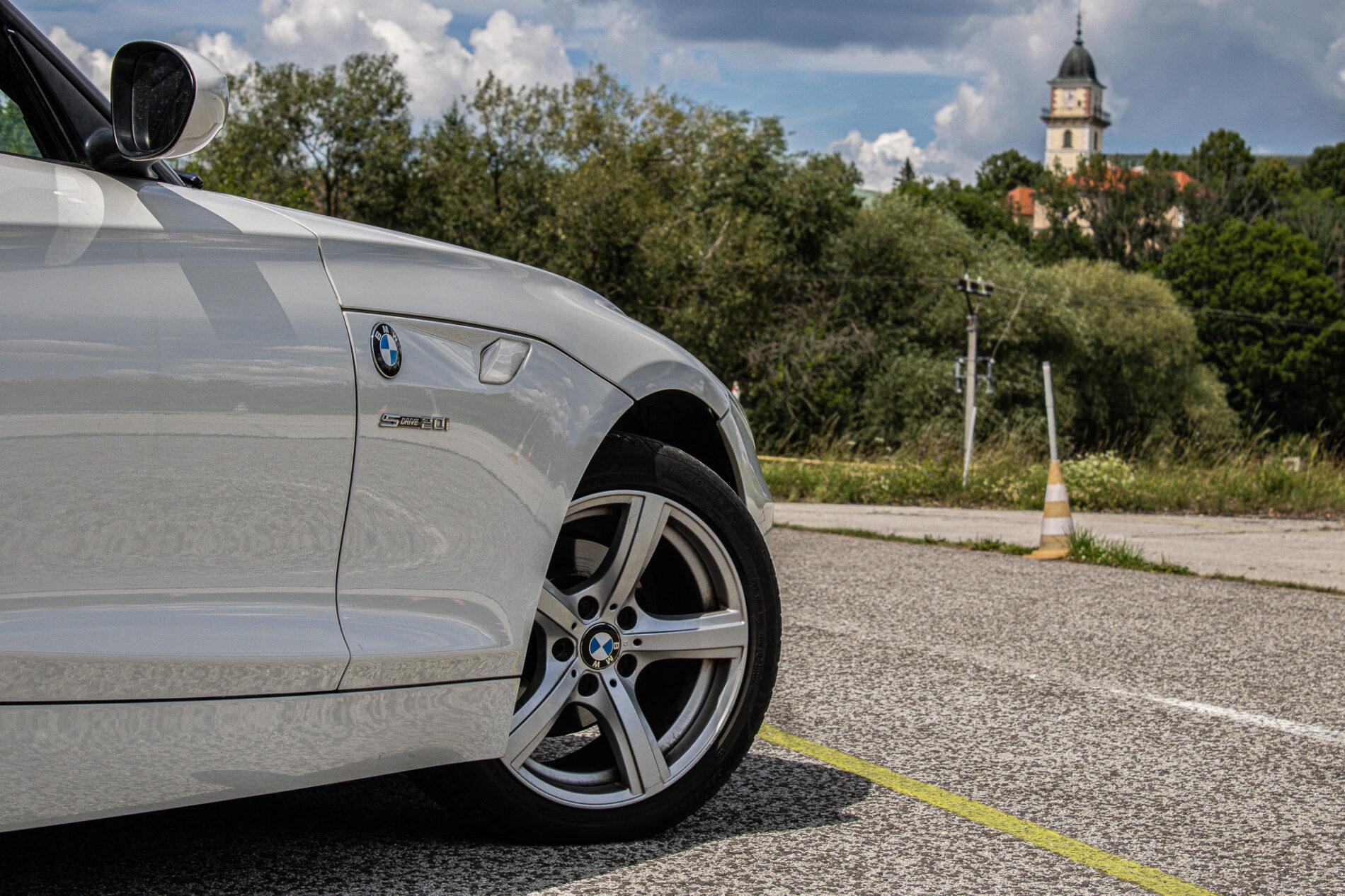 2012 BMW Z4, bílá kabriolet, 170 435 km