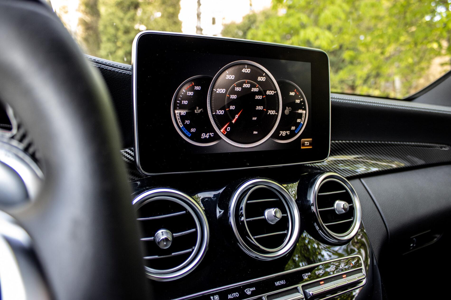 2017 Mercedes-Benz C 63 AMG S, bílá kombi, 79 170 km