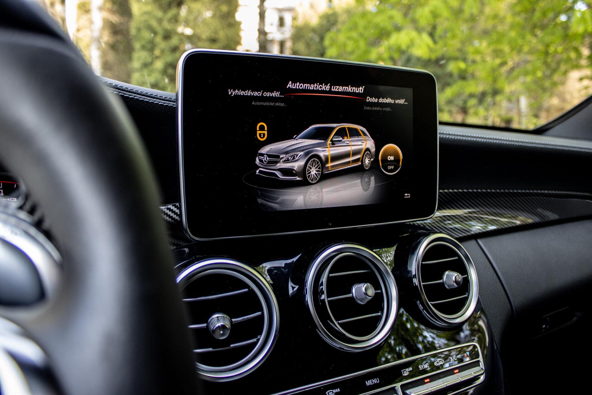 2017 Mercedes-Benz C 63 AMG S, bílá kombi, 79 170 km