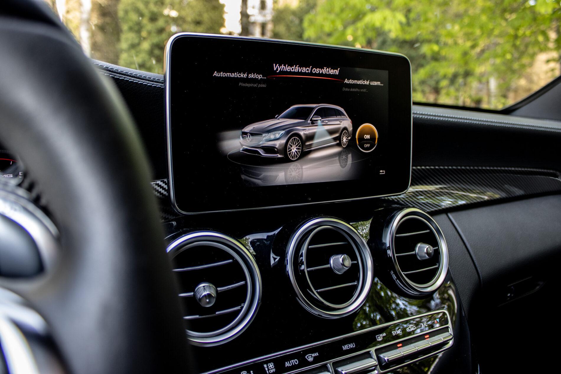 2017 Mercedes-Benz C 63 AMG S, bílá kombi, 79 170 km