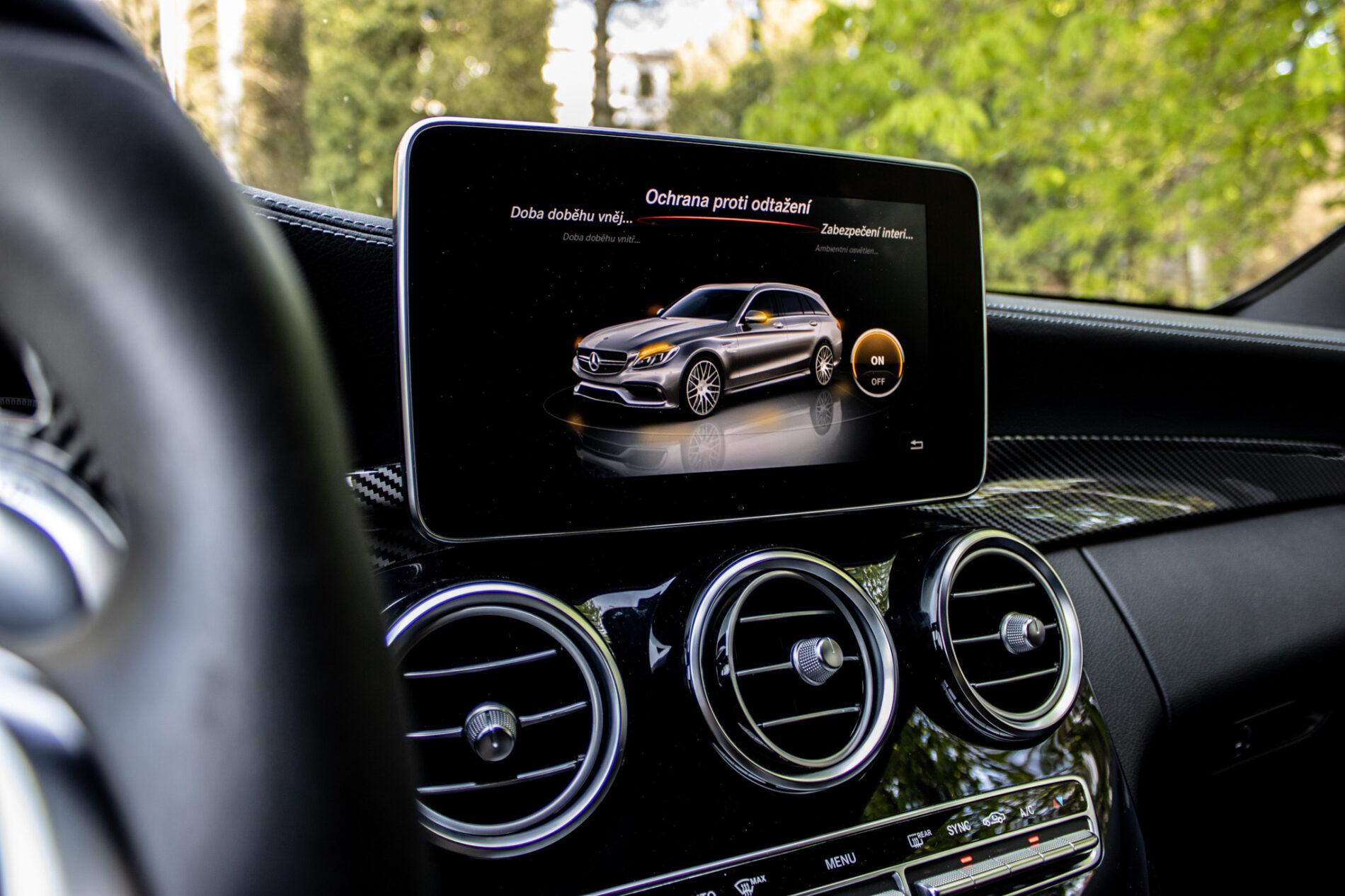 2017 Mercedes-Benz C 63 AMG S, bílá kombi, 79 170 km