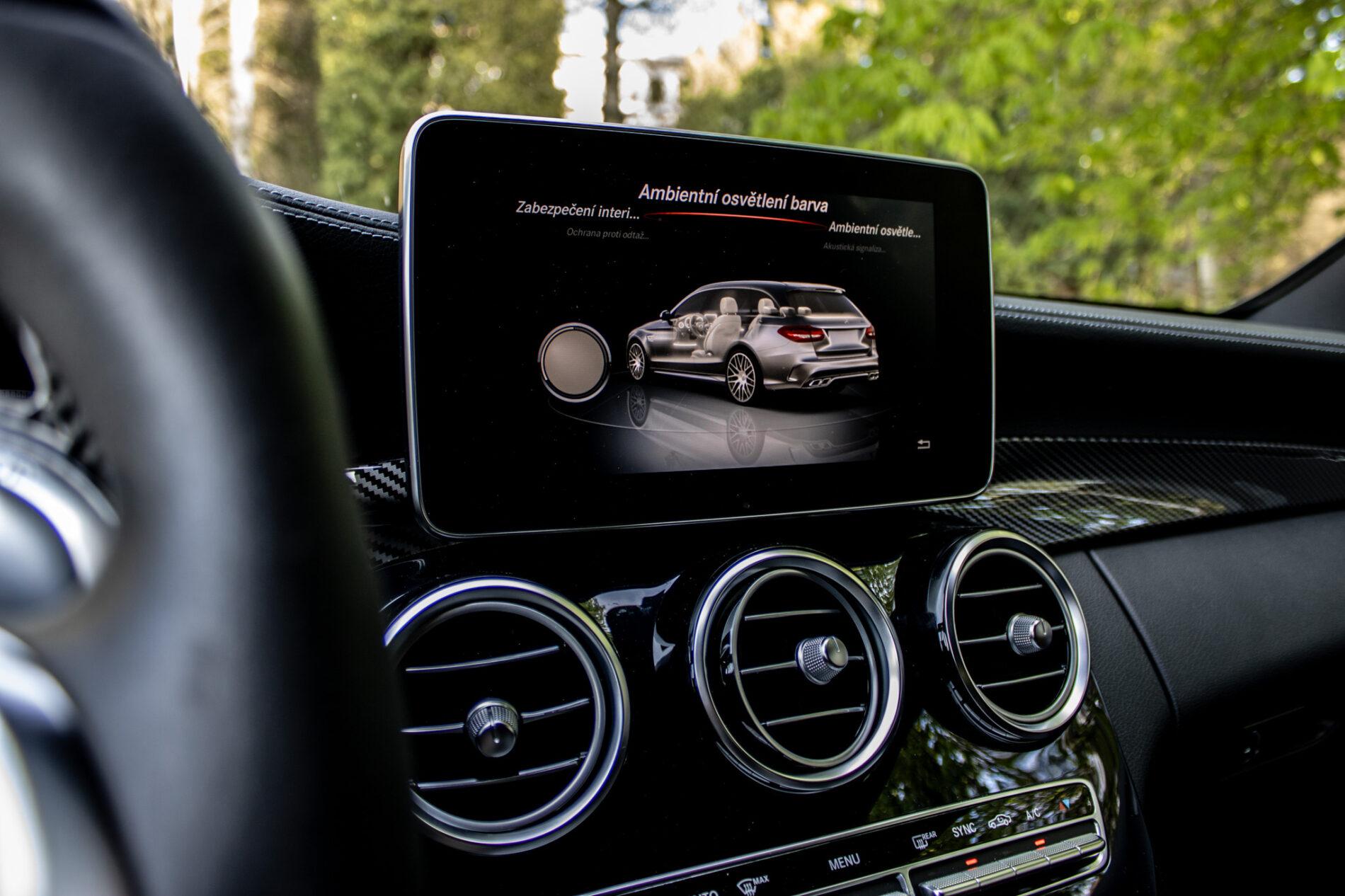 2017 Mercedes-Benz C 63 AMG S, bílá kombi, 79 170 km