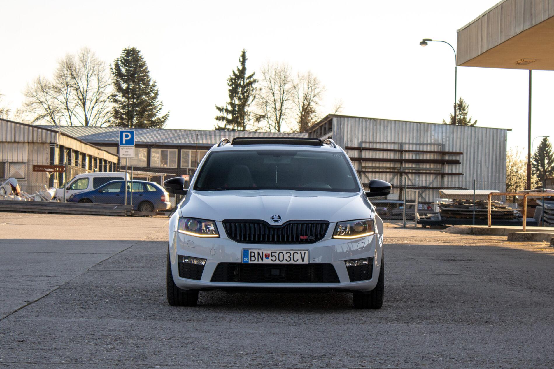 2016 Skoda Octavia RS, bílá kombi, 253 701 km