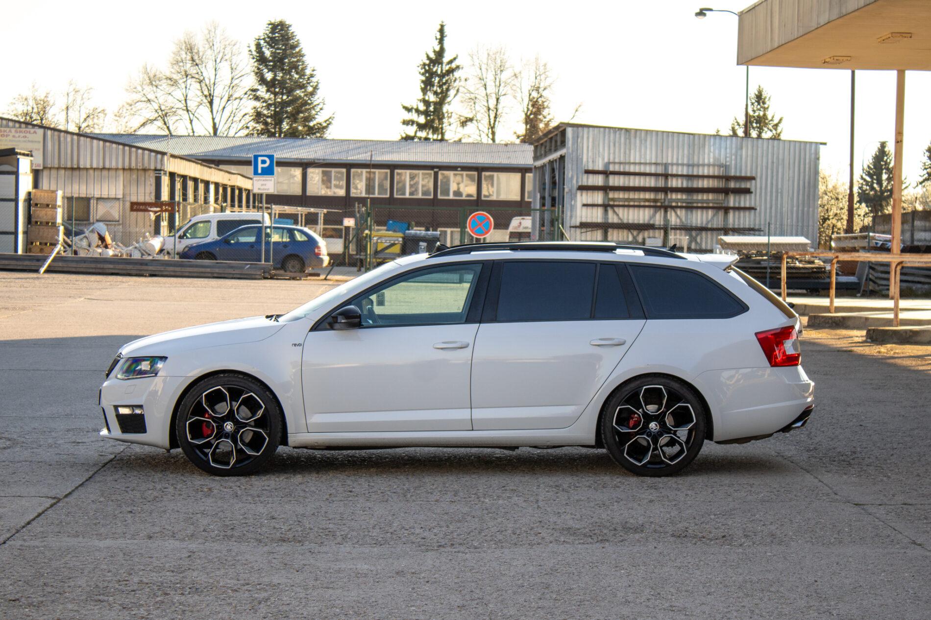 2016 Skoda Octavia RS, bílá kombi, 253 701 km