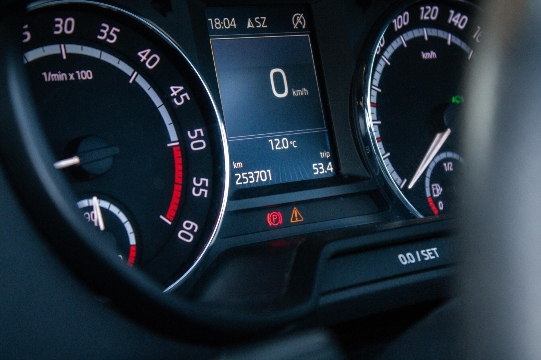 2016 Skoda Octavia RS, bílá kombi, 253 701 km