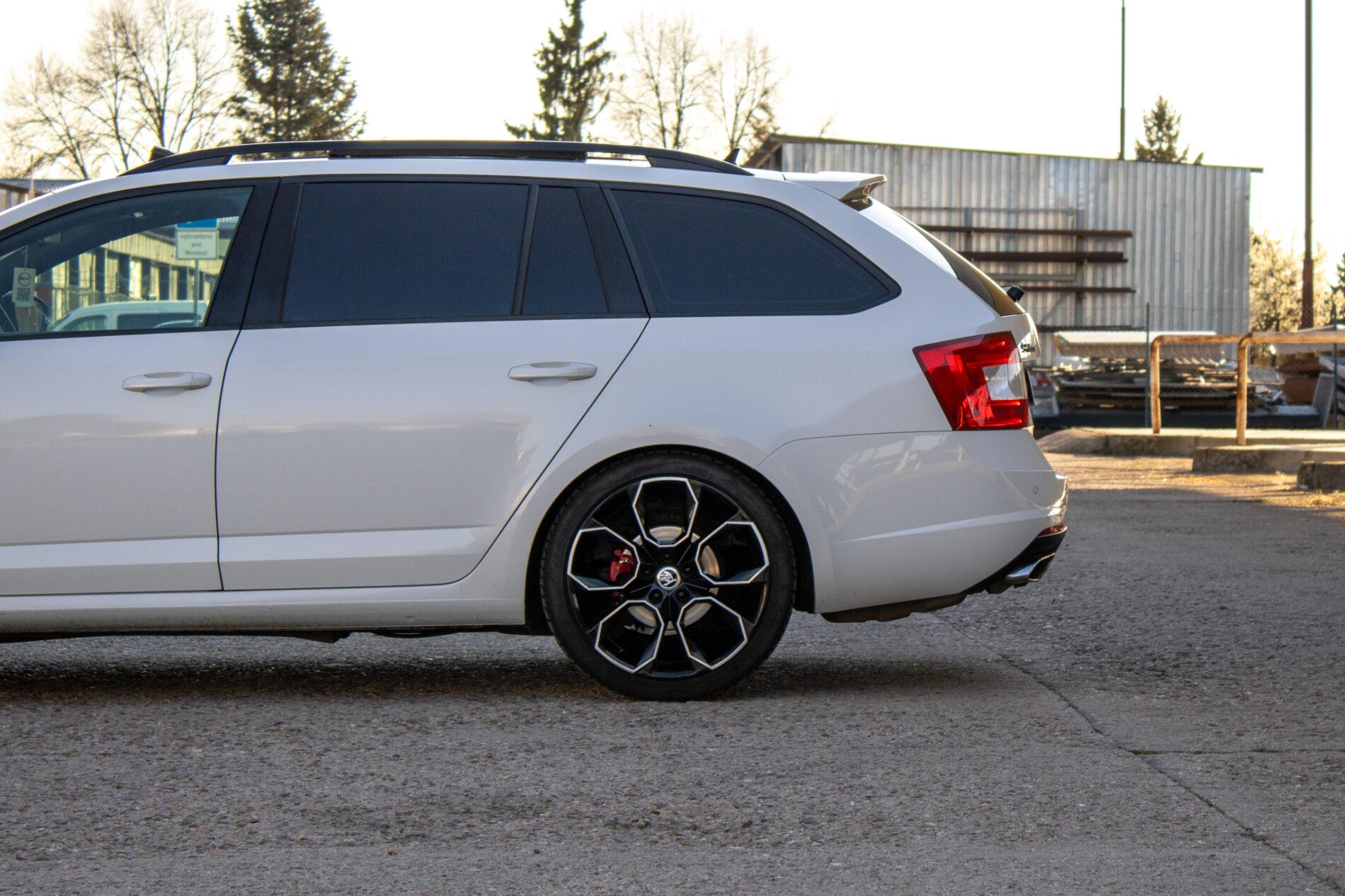 2016 Skoda Octavia RS, bílá kombi, 253 701 km