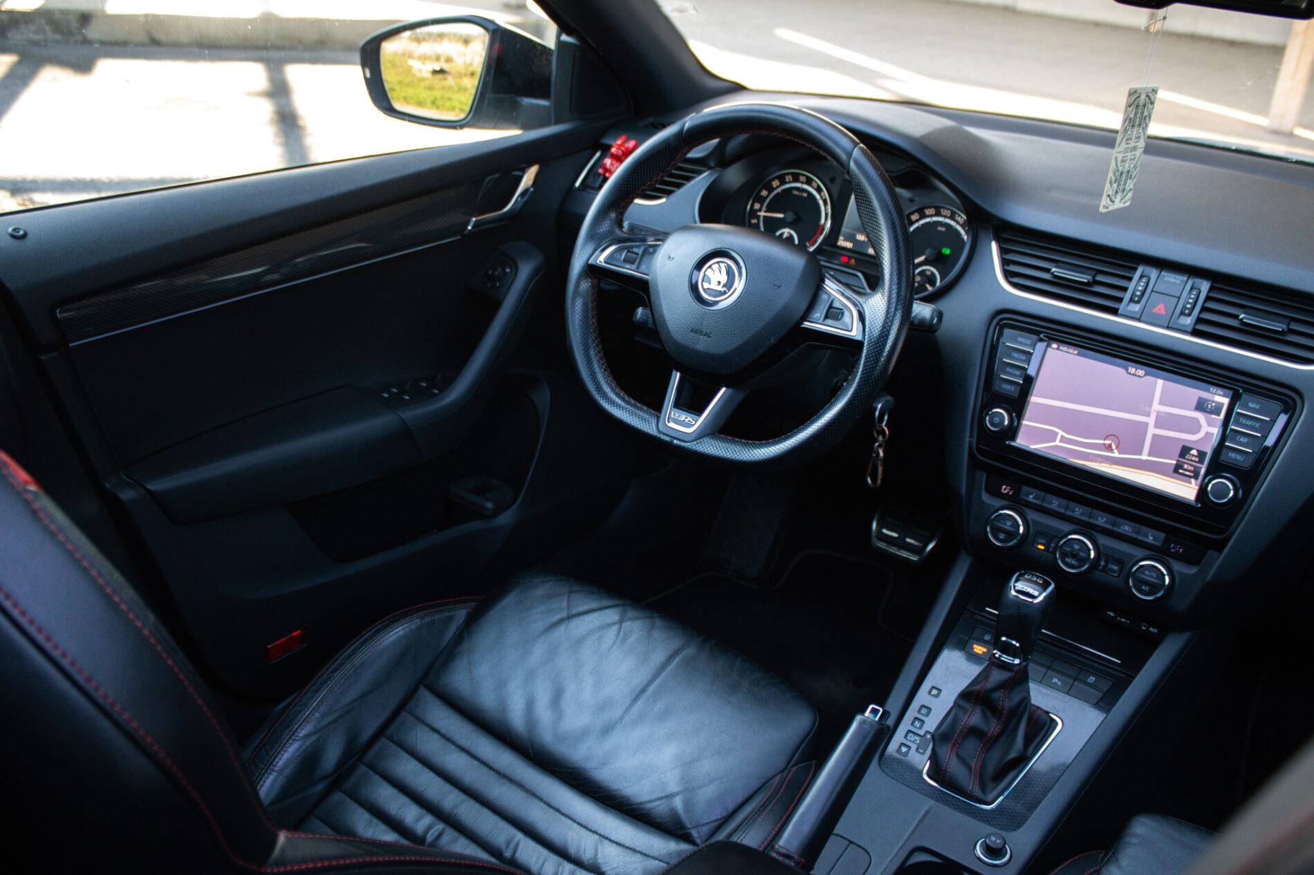 2016 Skoda Octavia RS, bílá kombi, 253 701 km