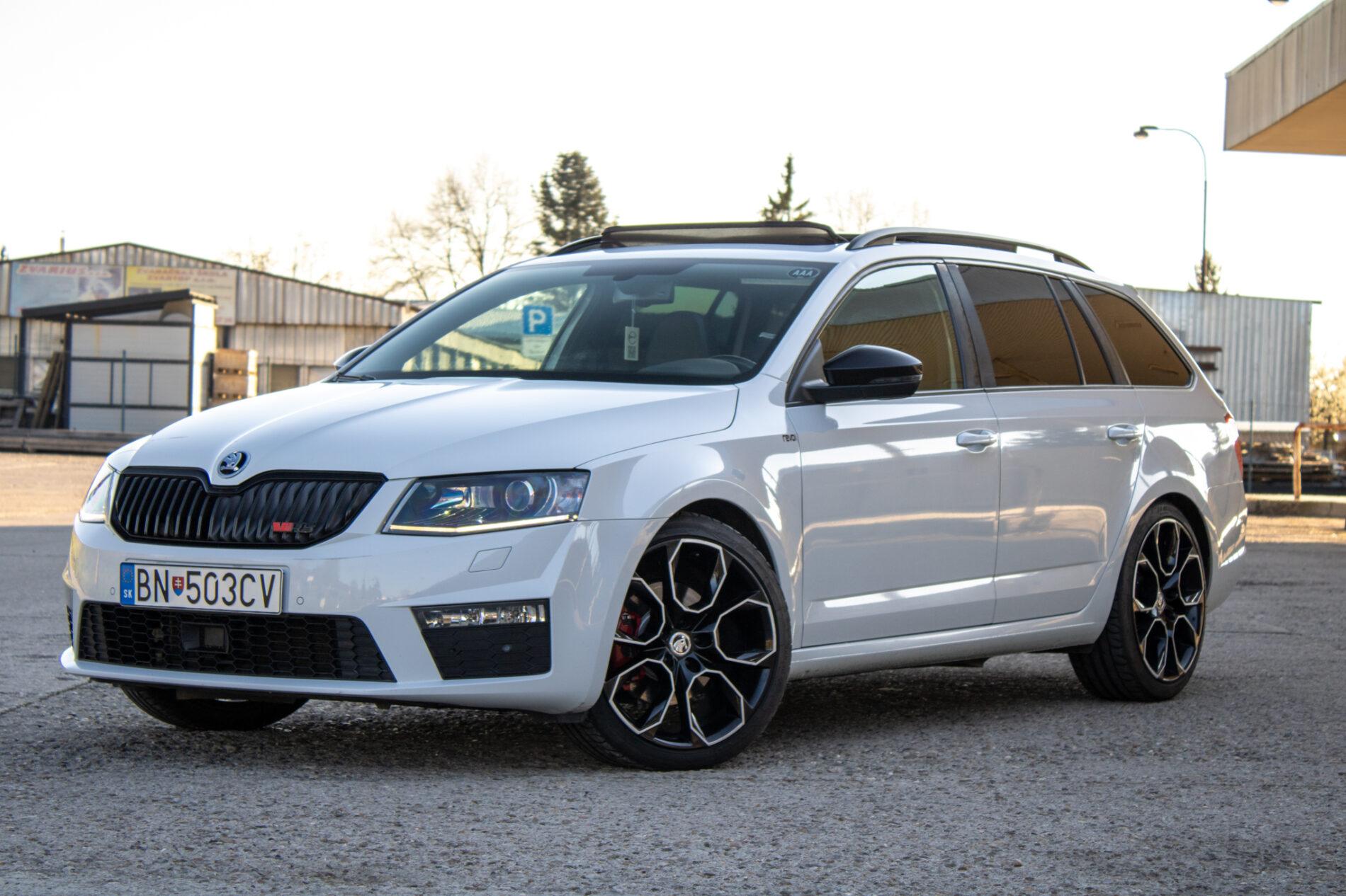 2016 Skoda Octavia RS, bílá kombi, 253 701 km