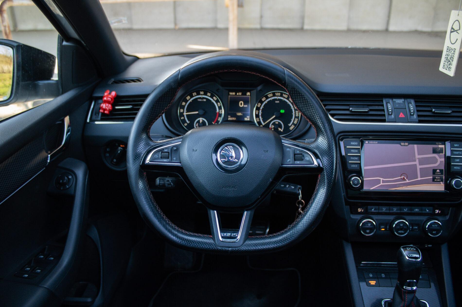 2016 Skoda Octavia RS, bílá kombi, 253 701 km