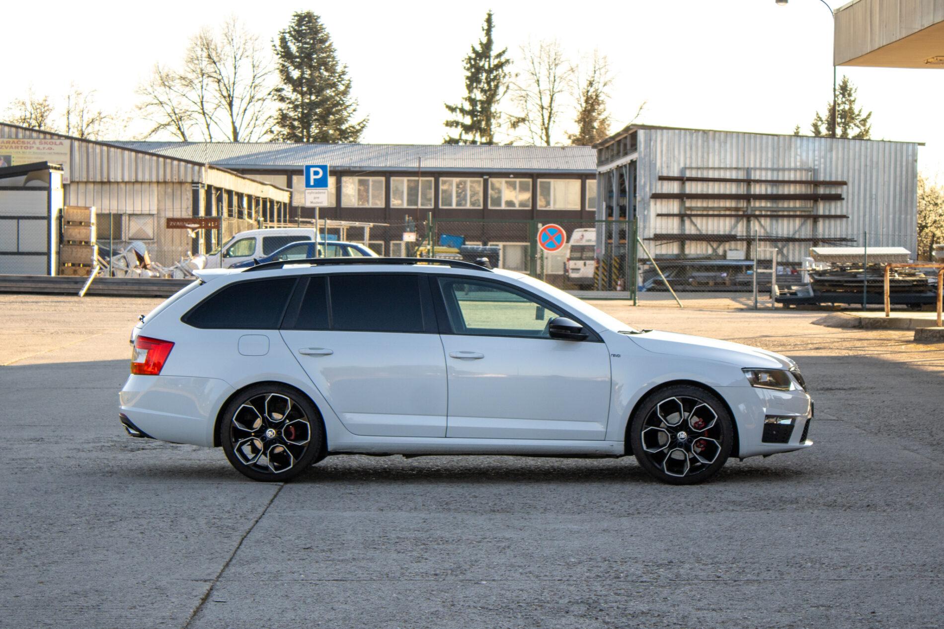 2016 Skoda Octavia RS, bílá kombi, 253 701 km
