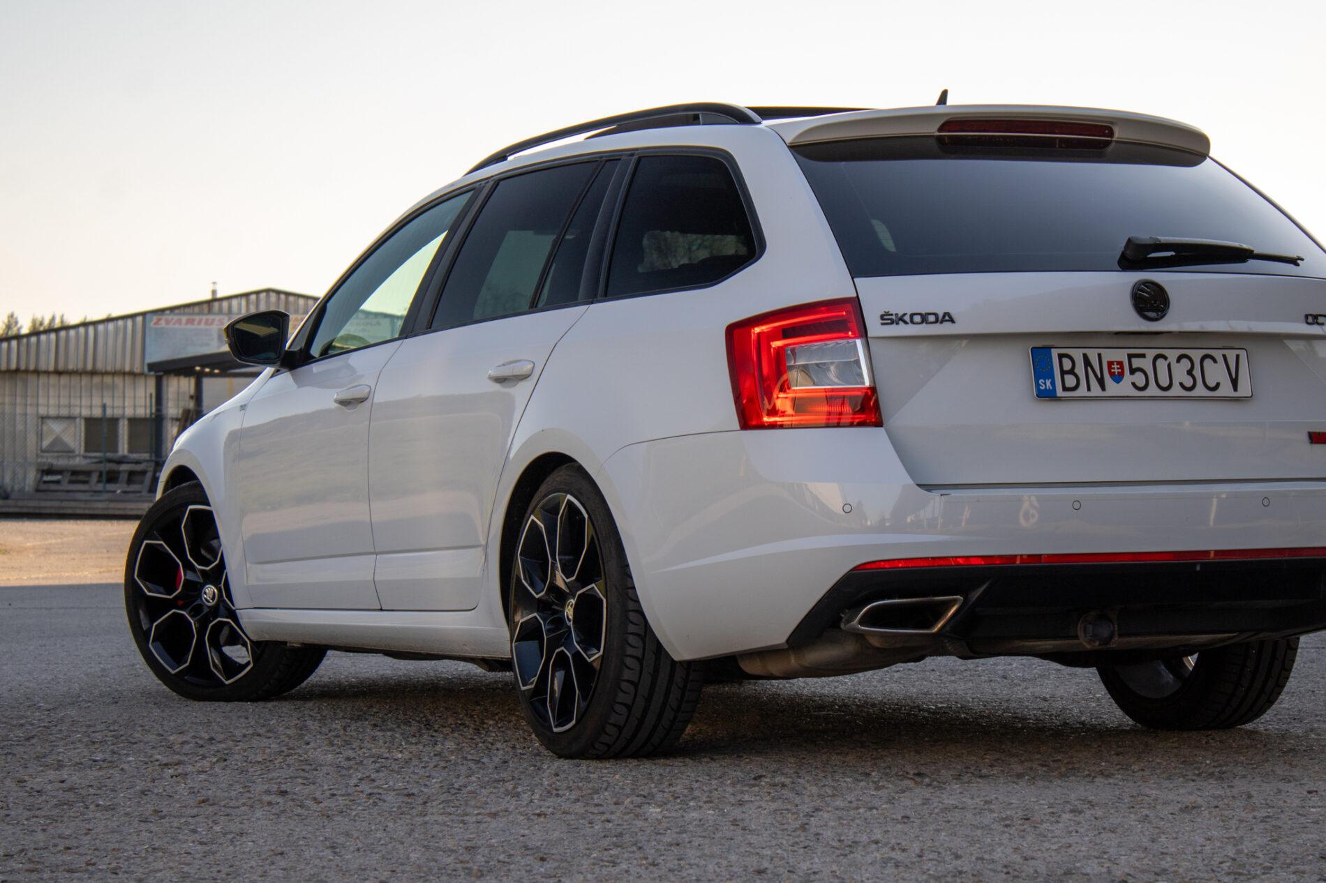 2016 Skoda Octavia RS, bílá kombi, 253 701 km