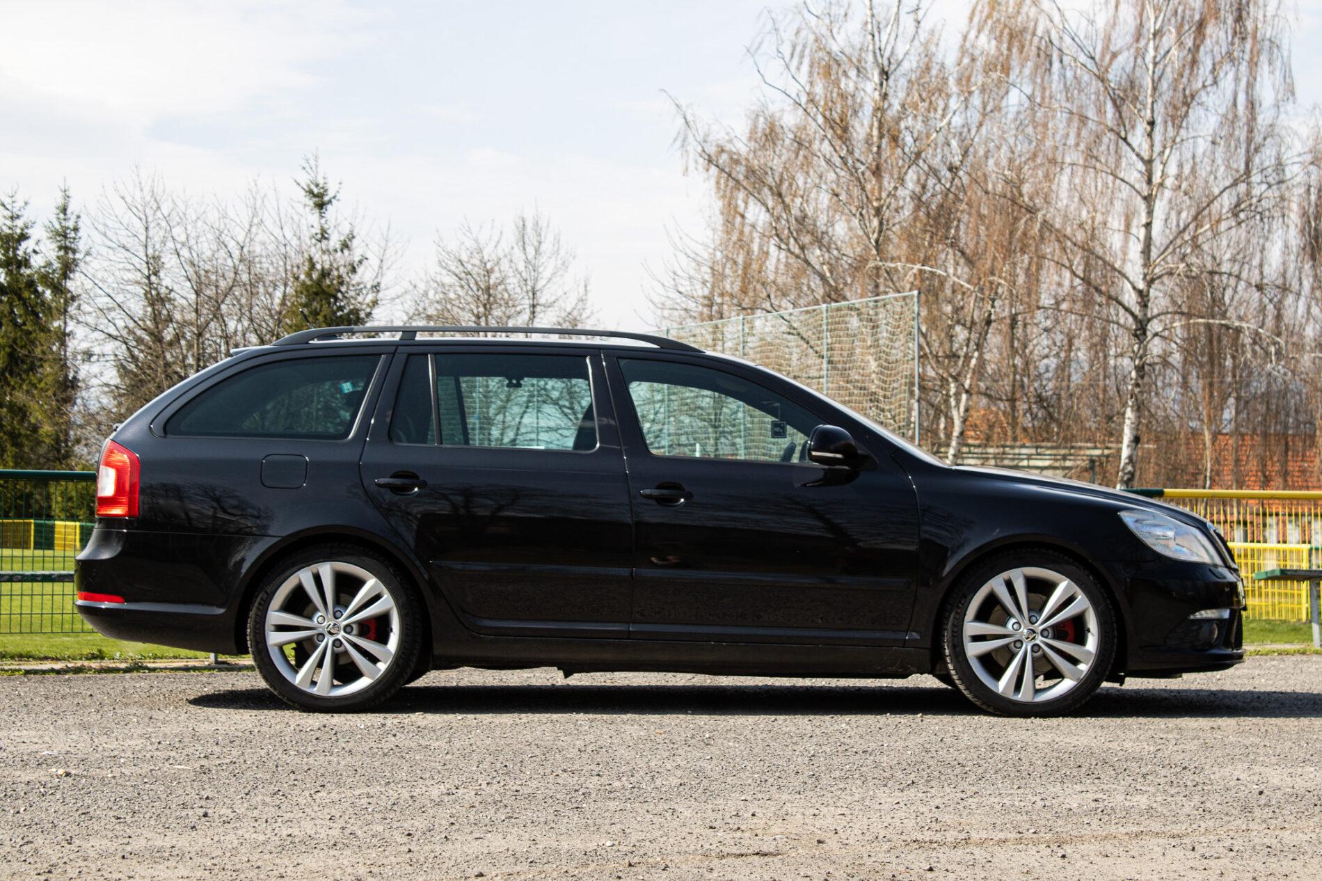 2011 Skoda Octavia RS, černá kombi, 190 807 km