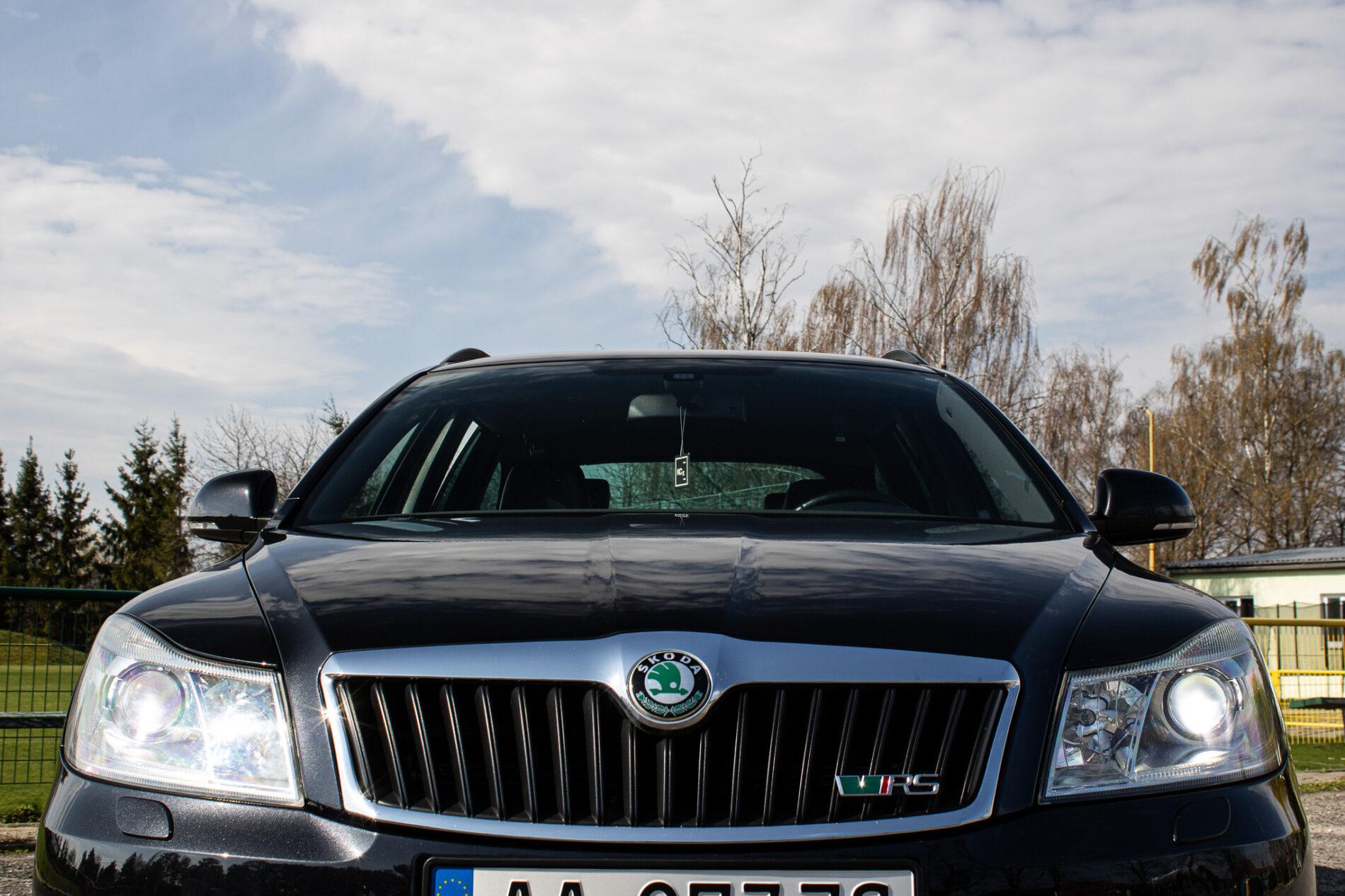2011 Skoda Octavia RS, černá kombi, 190 807 km