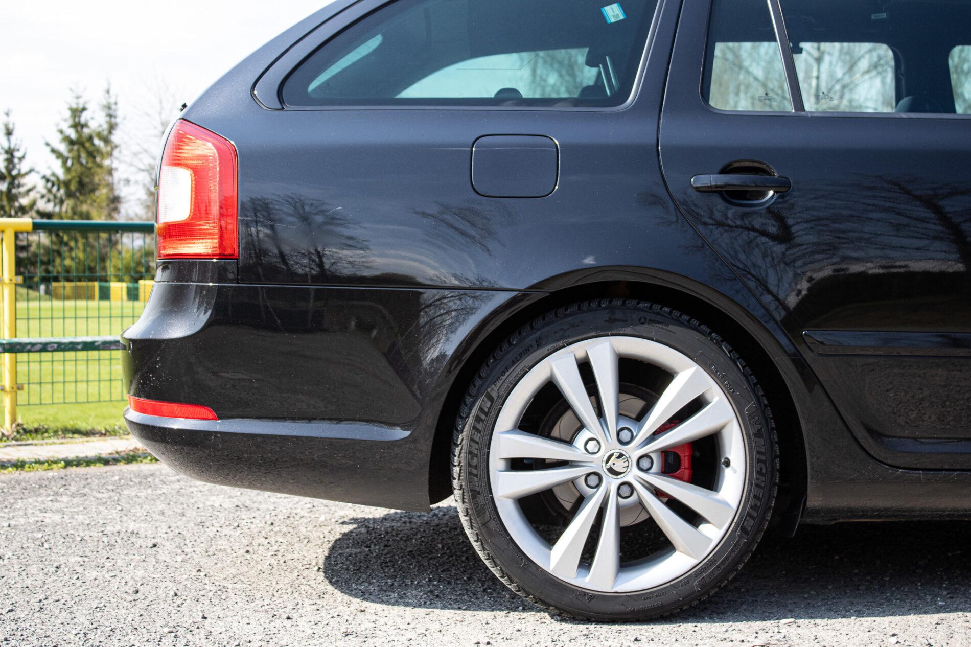 2011 Skoda Octavia RS, černá kombi, 190 807 km