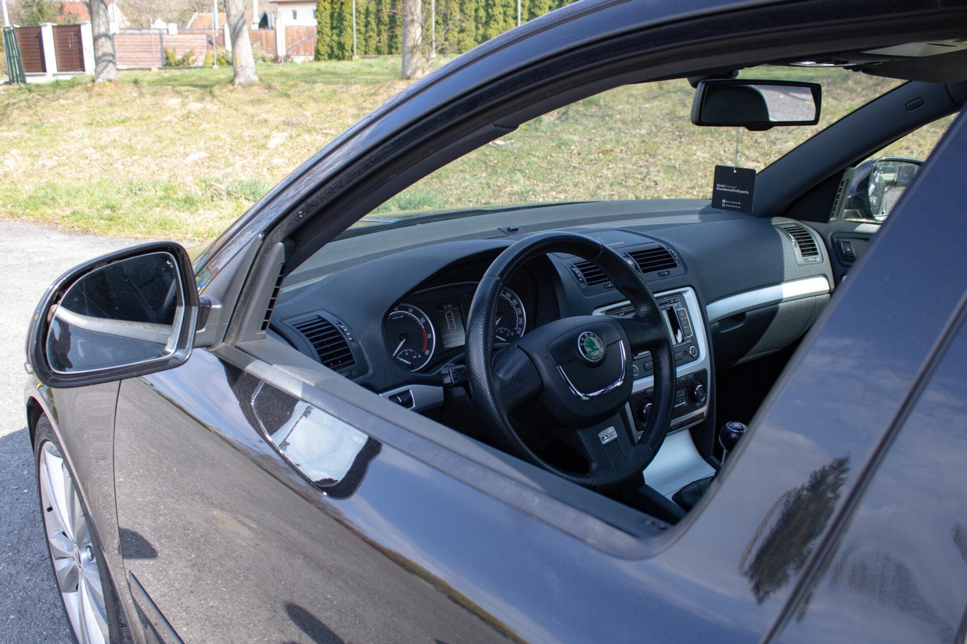2011 Skoda Octavia RS, černá kombi, 190 807 km