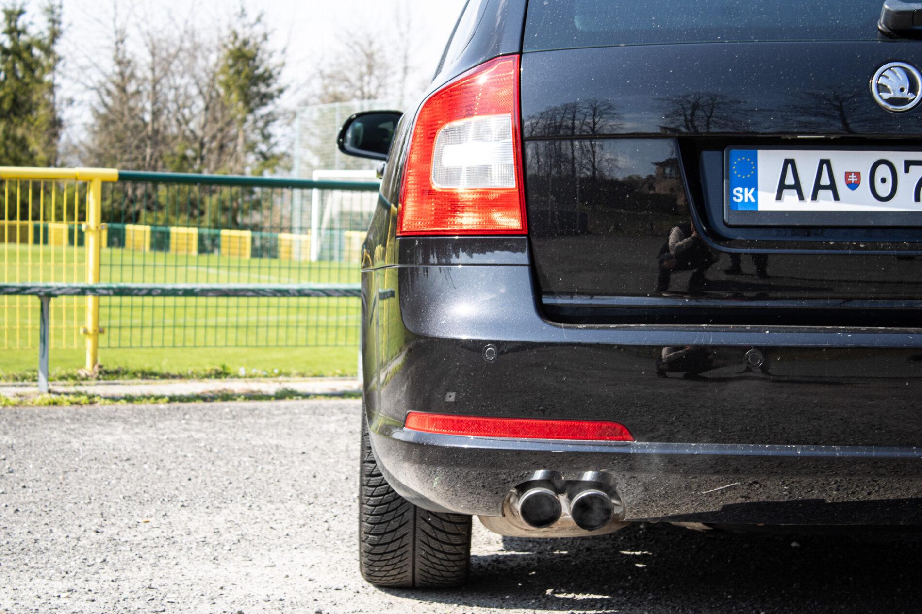 2011 Skoda Octavia RS, černá kombi, 190 807 km