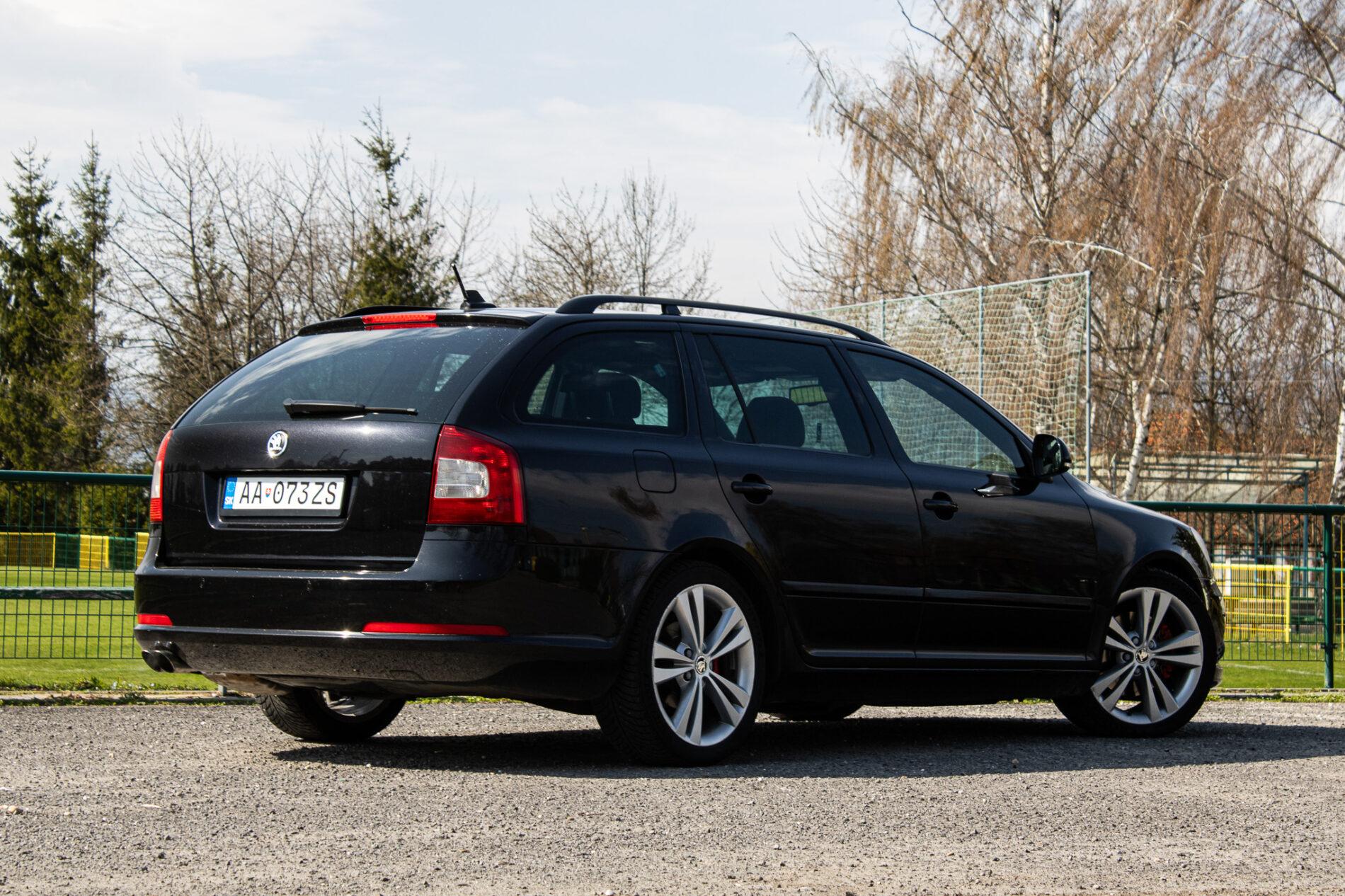 2011 Skoda Octavia RS, černá kombi, 190 807 km
