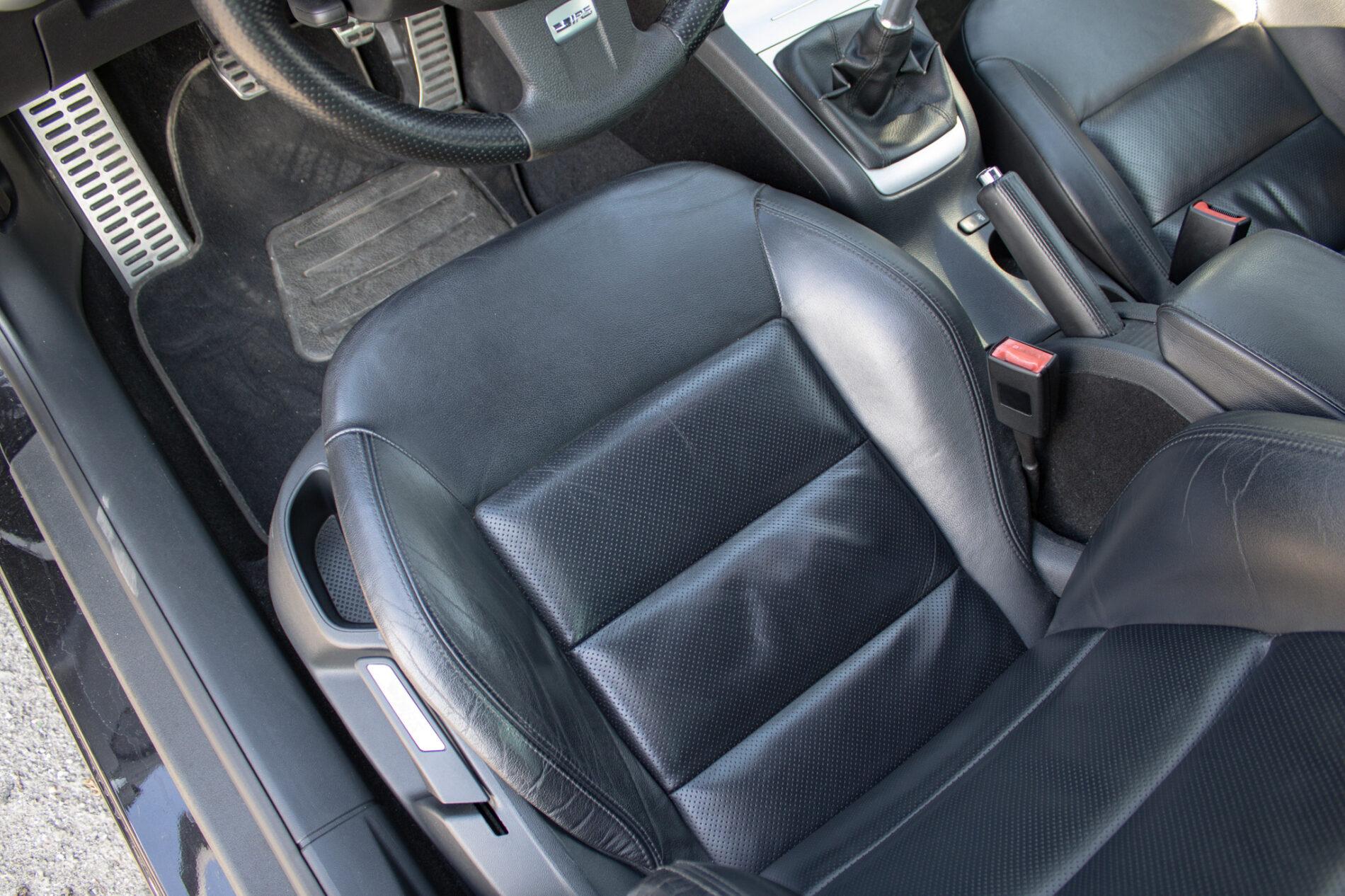 2011 Skoda Octavia RS, černá kombi, 190 807 km