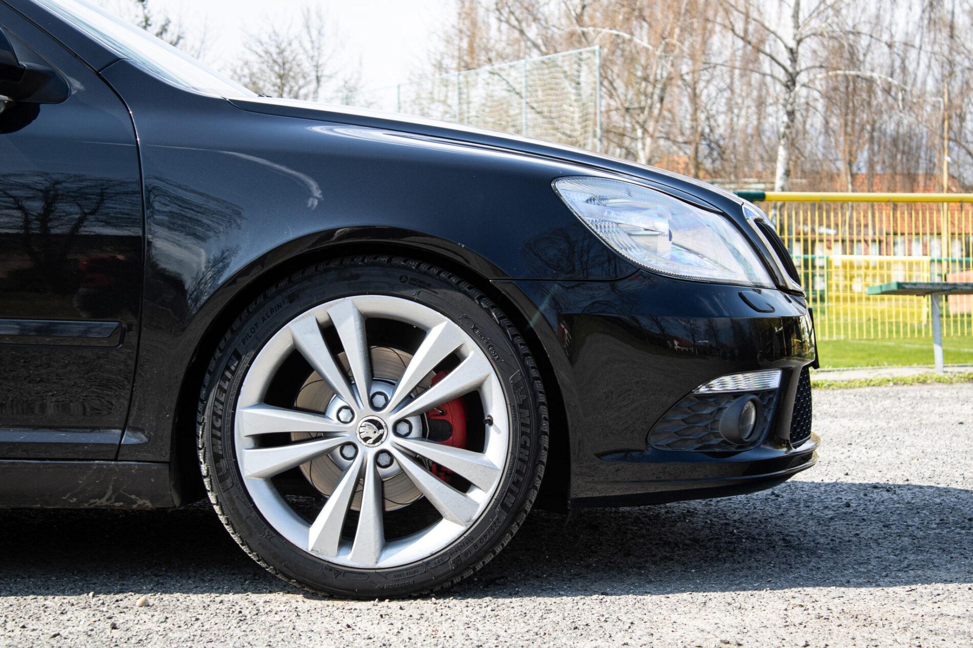 2011 Skoda Octavia RS, černá kombi, 190 807 km