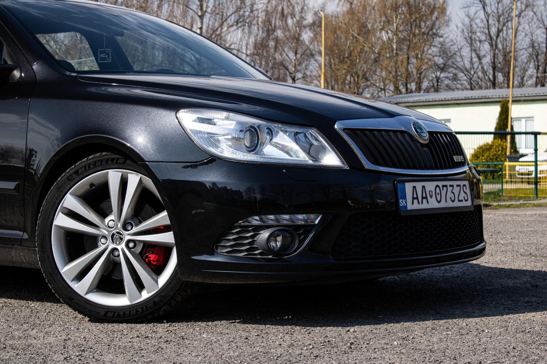 2011 Skoda Octavia RS, černá kombi, 190 807 km