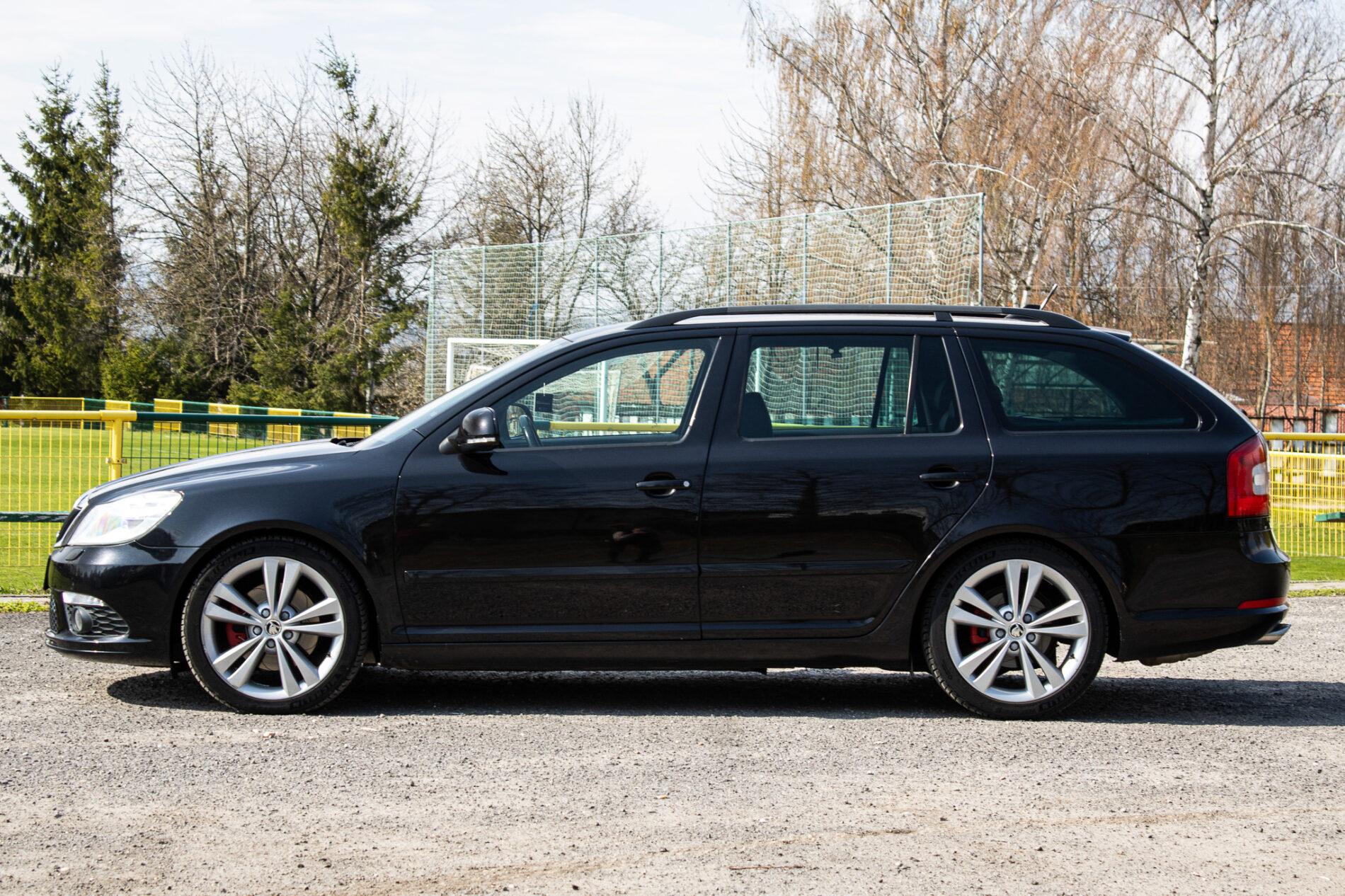 2011 Skoda Octavia RS, černá kombi, 190 807 km