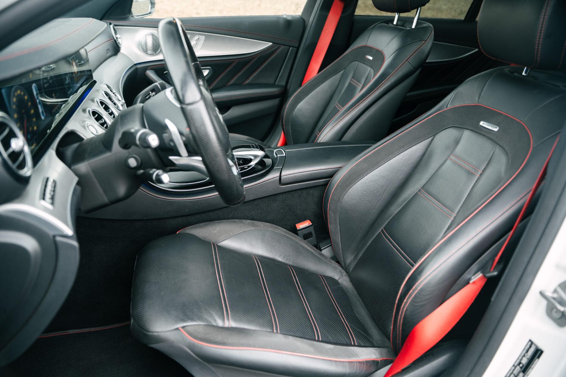 2017 Mercedes-Benz E 43 AMG, bílá sedan, 148 749 km