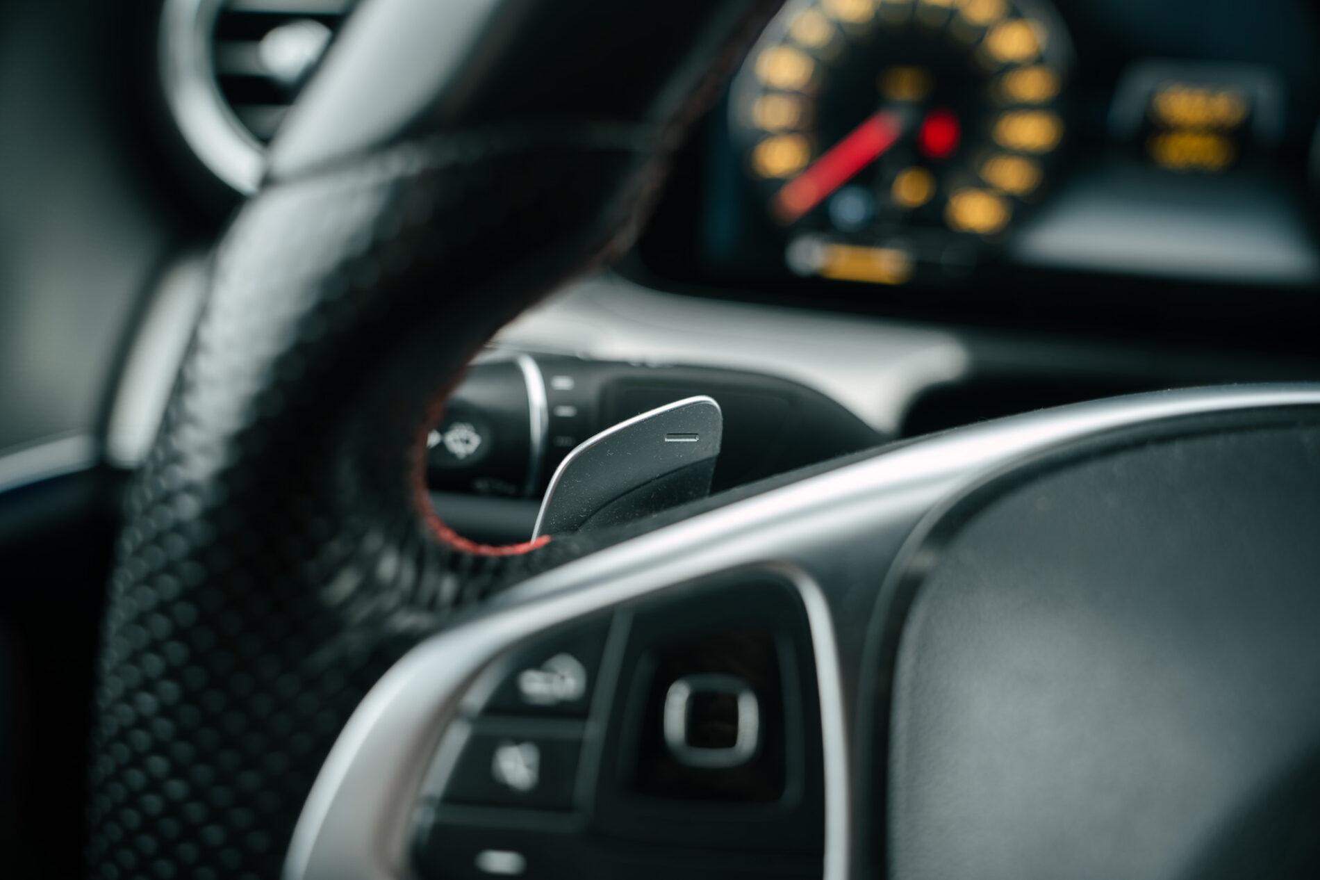 2017 Mercedes-Benz E 43 AMG, bílá sedan, 148 749 km