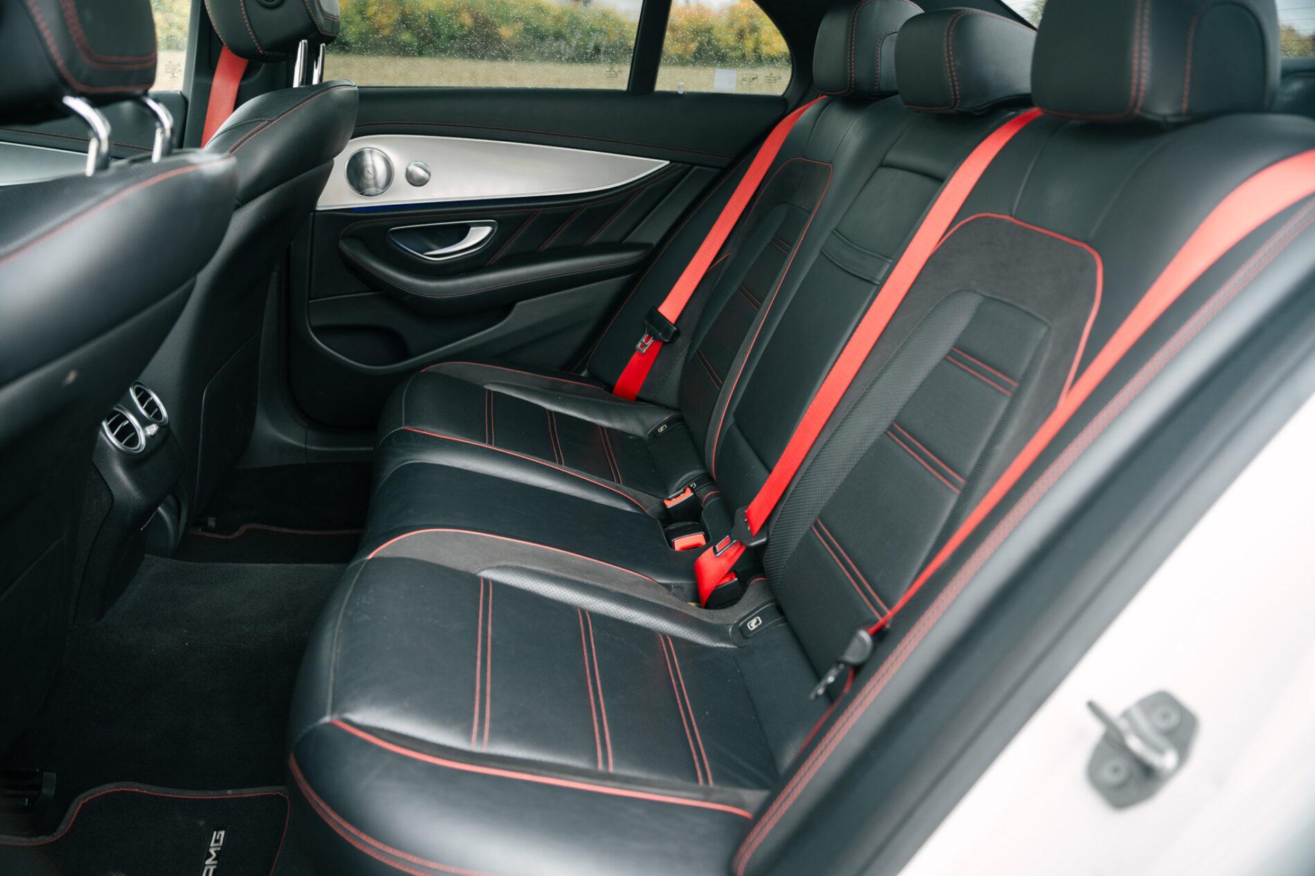 2017 Mercedes-Benz E 43 AMG, bílá sedan, 148 749 km