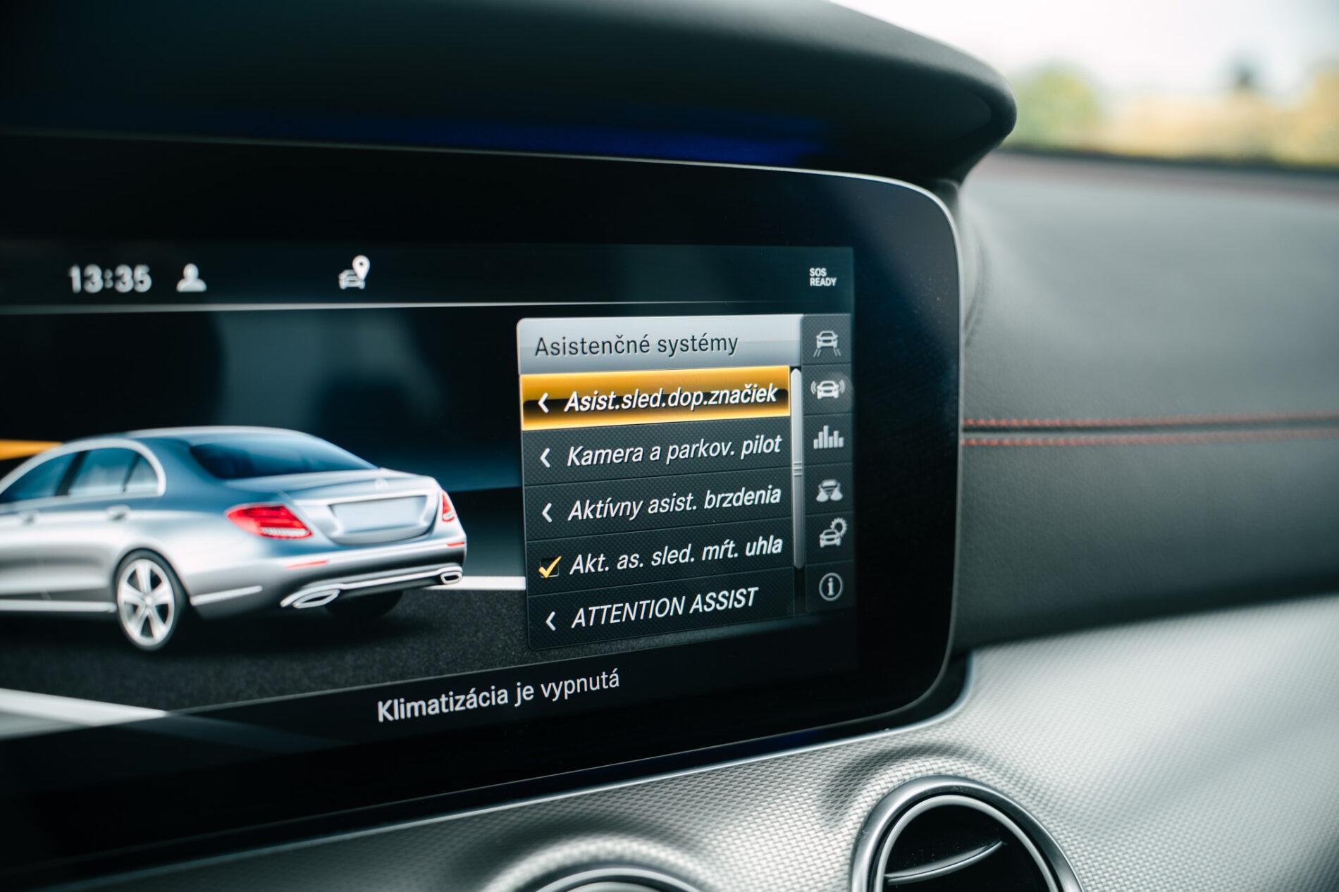 2017 Mercedes-Benz E 43 AMG, bílá sedan, 148 749 km